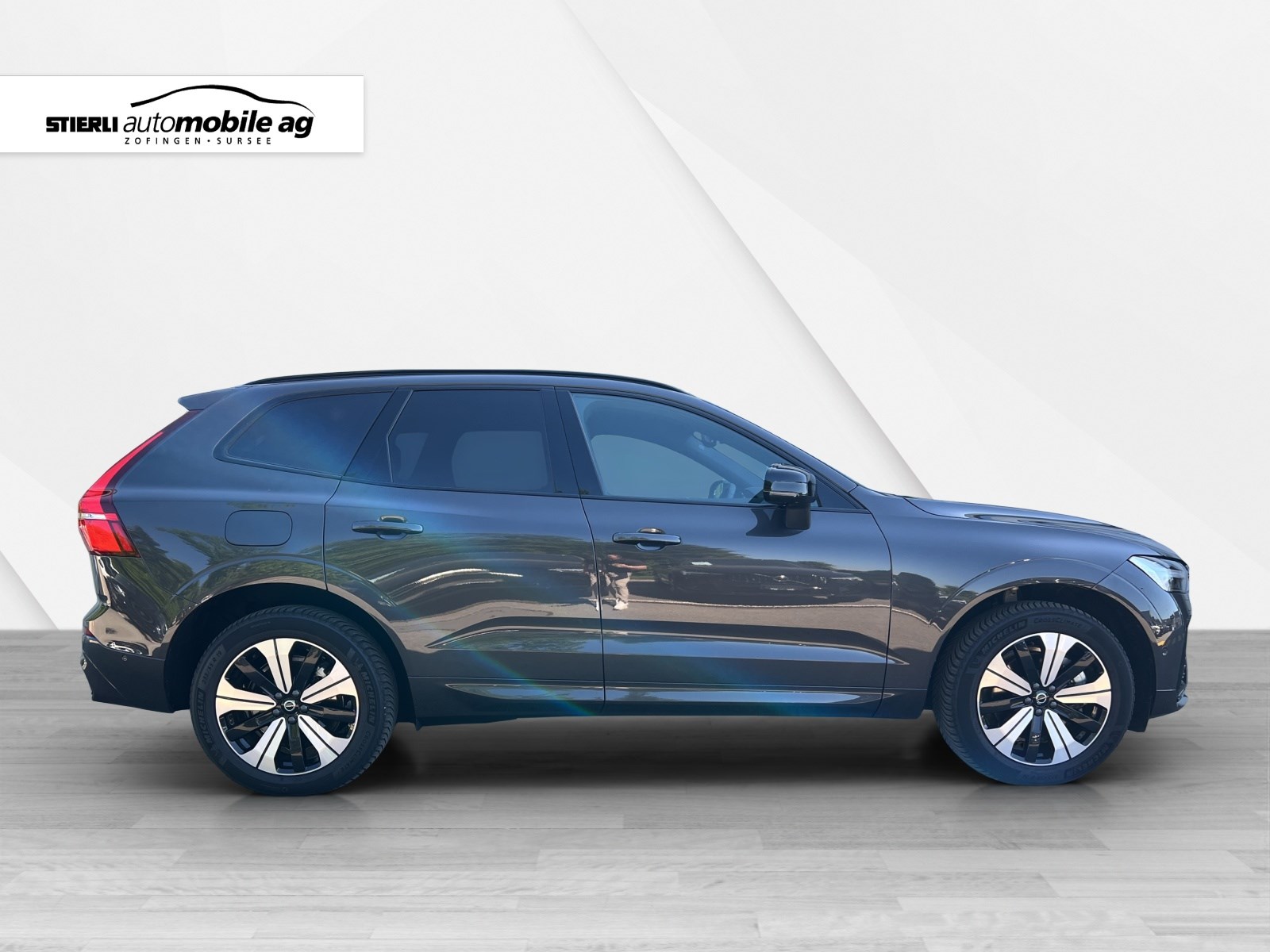 VOLVO XC60 2.0 T6 TE Plus Dark eAWD-showroom-element-3