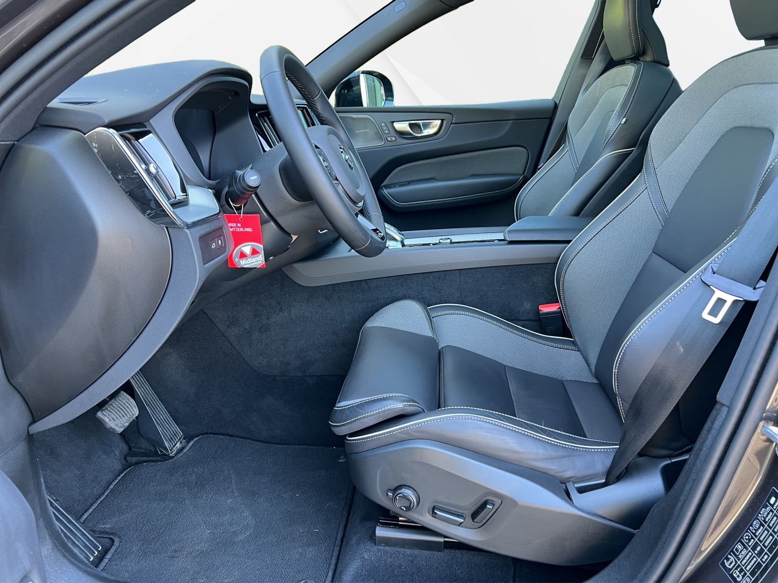 VOLVO XC60 2.0 T6 TE Plus Dark eAWD-image-9