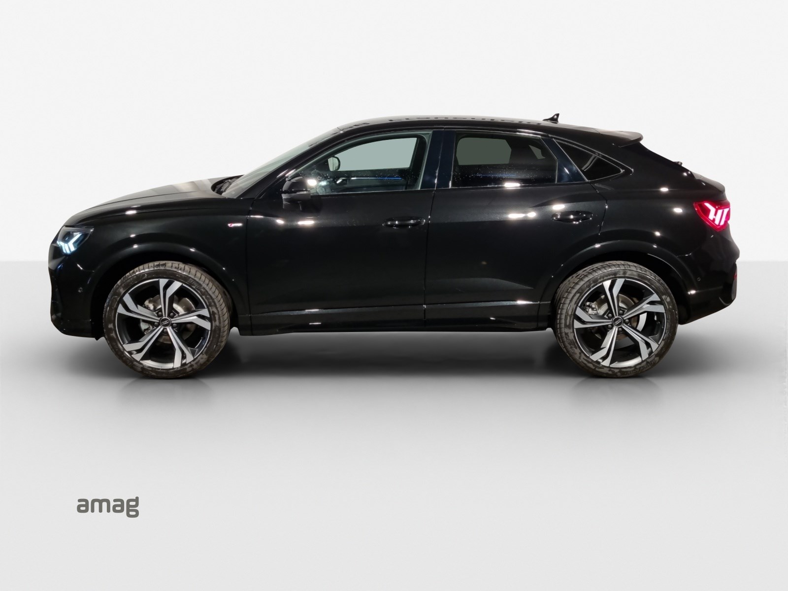 AUDI Q3 Sportback 40 TFSI S line quattro-showroom-element-1