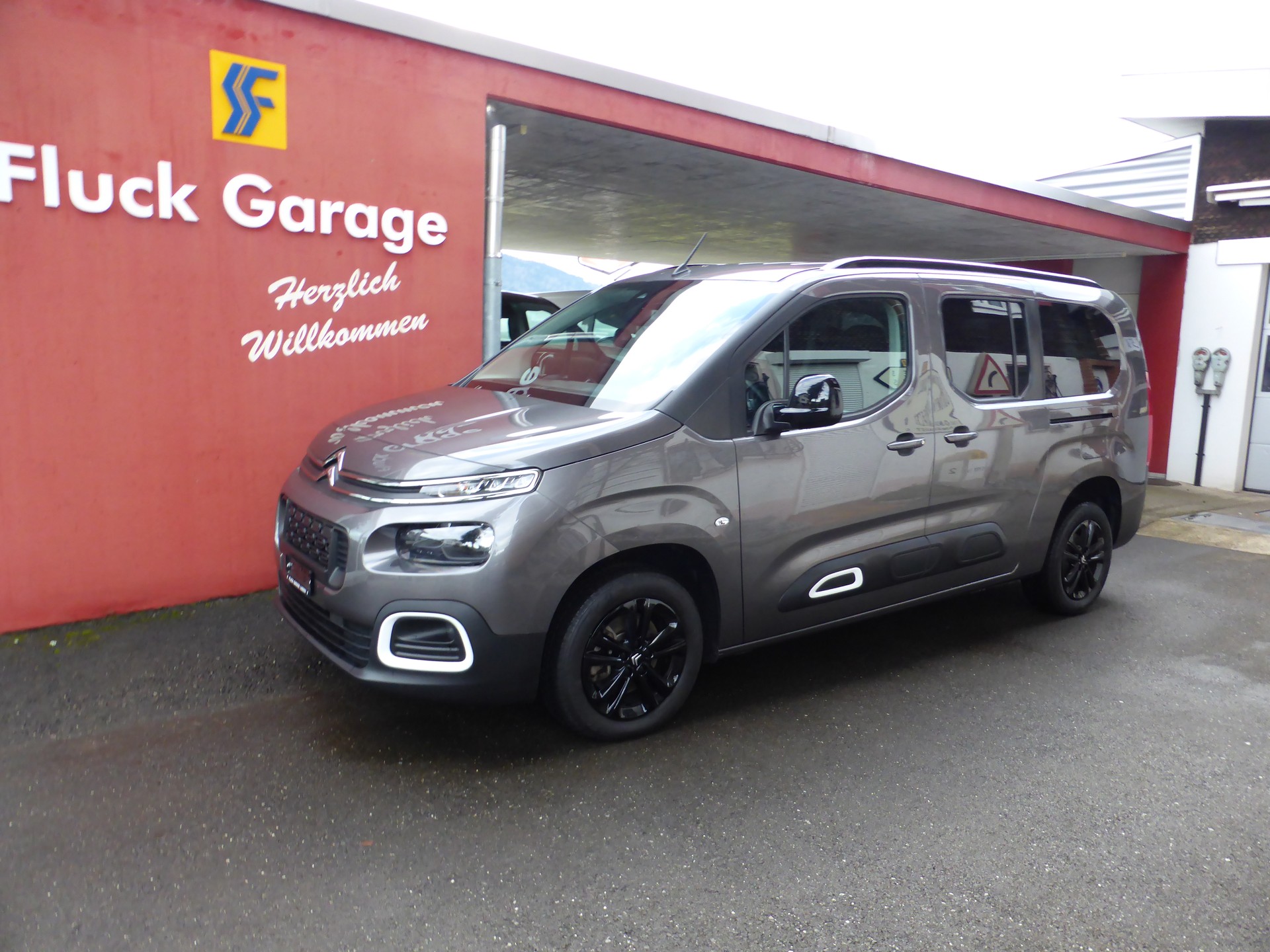 CITROEN Berlingo 1.5 BlueHDi Shine 7 Plätze EAT8
