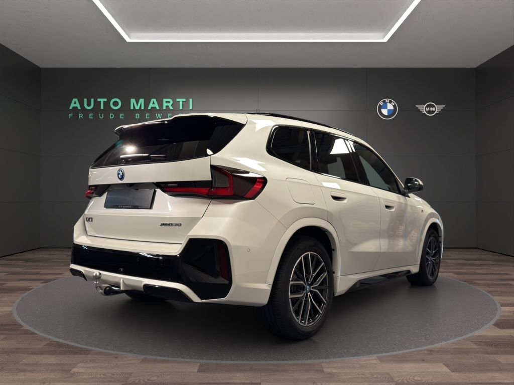 BMW iX1 xDrive 30 Edit. Sport-showroom-element-3