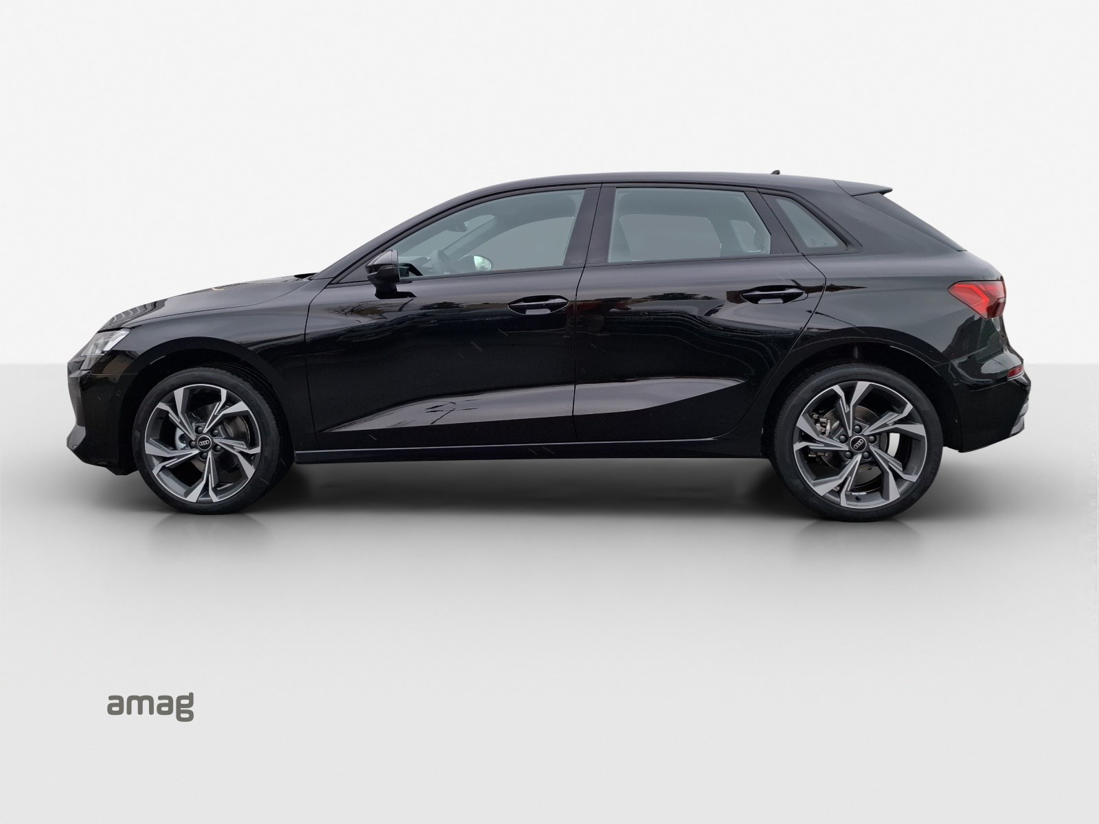 AUDI A3 Sportback 35 TFSI Attraction-showroom-element-1
