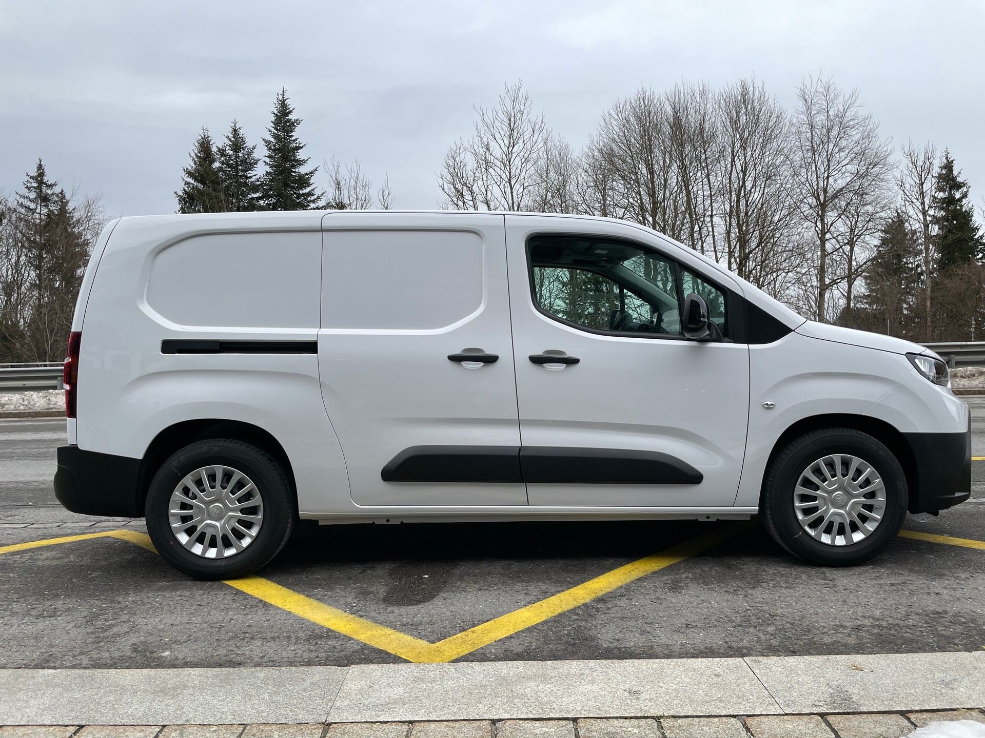 TOYOTA Proace City Van EV 50 kWh Advanced Long-showroom-element-3