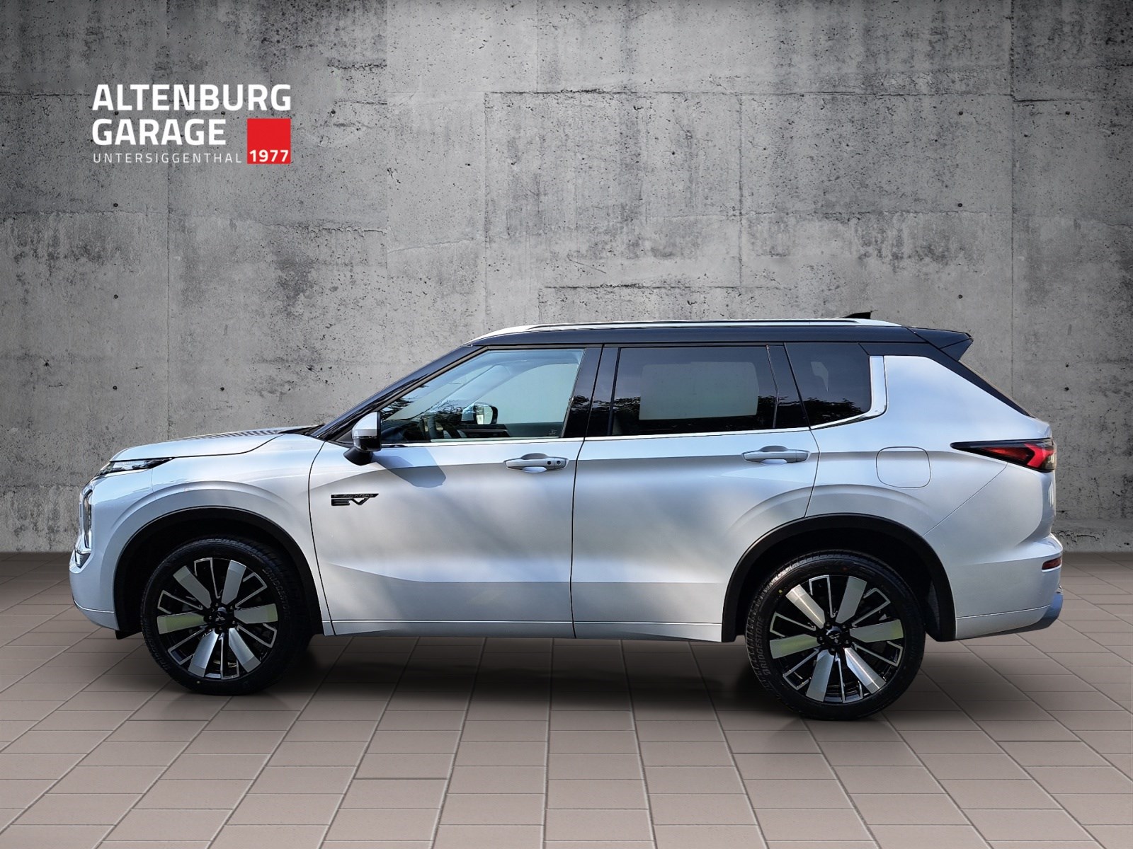 MITSUBISHI Outlander 2.4 PHEV Instyle 4x4-showroom-element-1