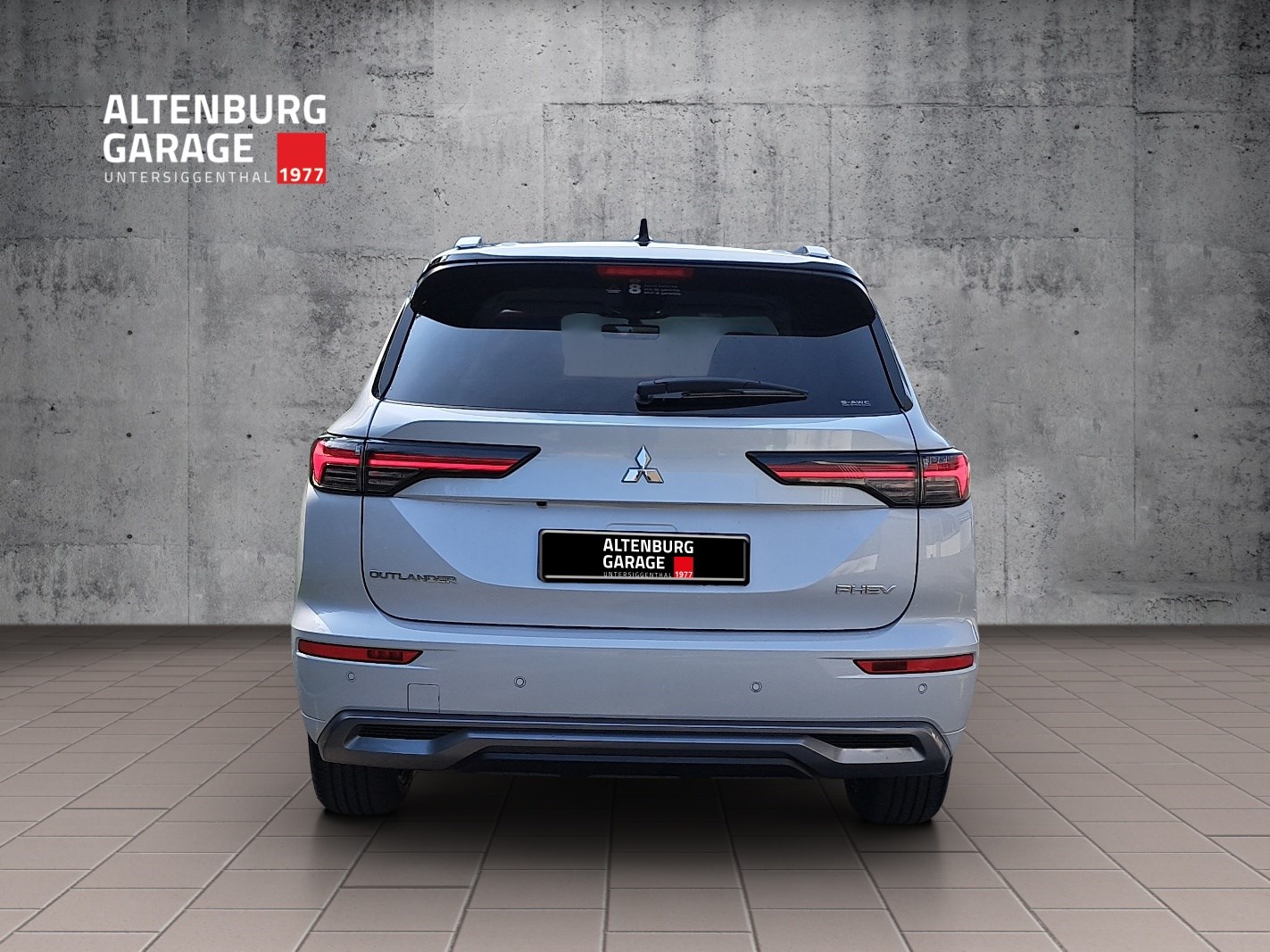 MITSUBISHI Outlander 2.4 PHEV Instyle 4x4-showroom-element-3