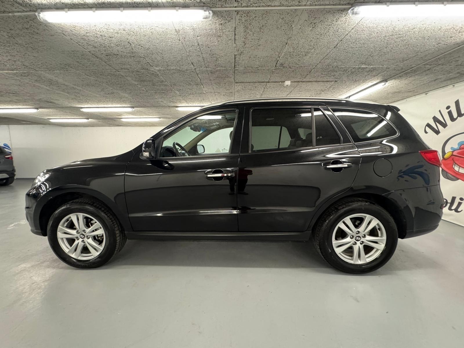 HYUNDAI SANTA FE-showroom-element-3