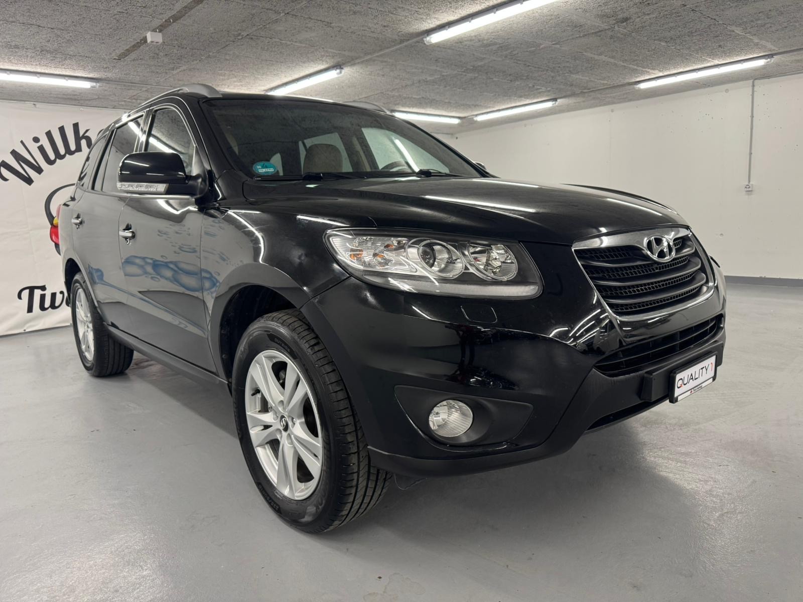 HYUNDAI SANTA FE-showroom-element-1