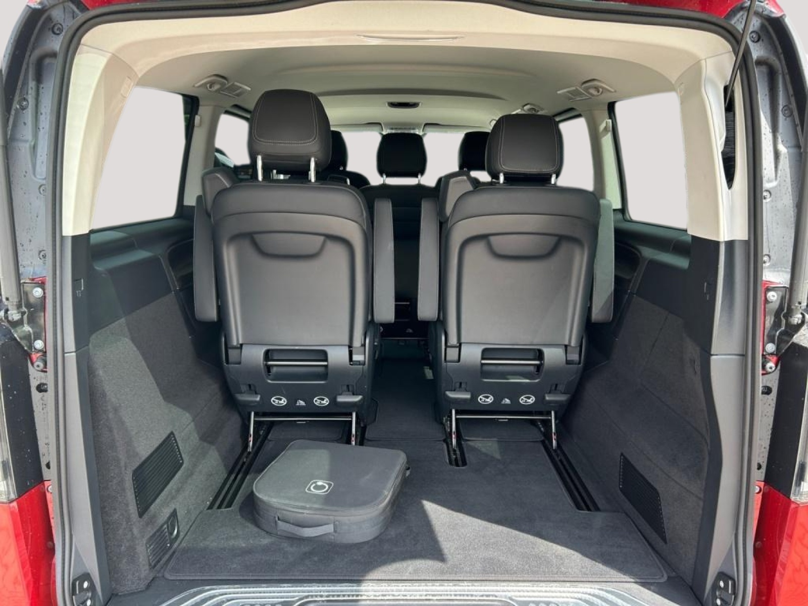 MERCEDES-BENZ EQV 300 7S LEDER +360 *FACELIFT*-showroom-element-3