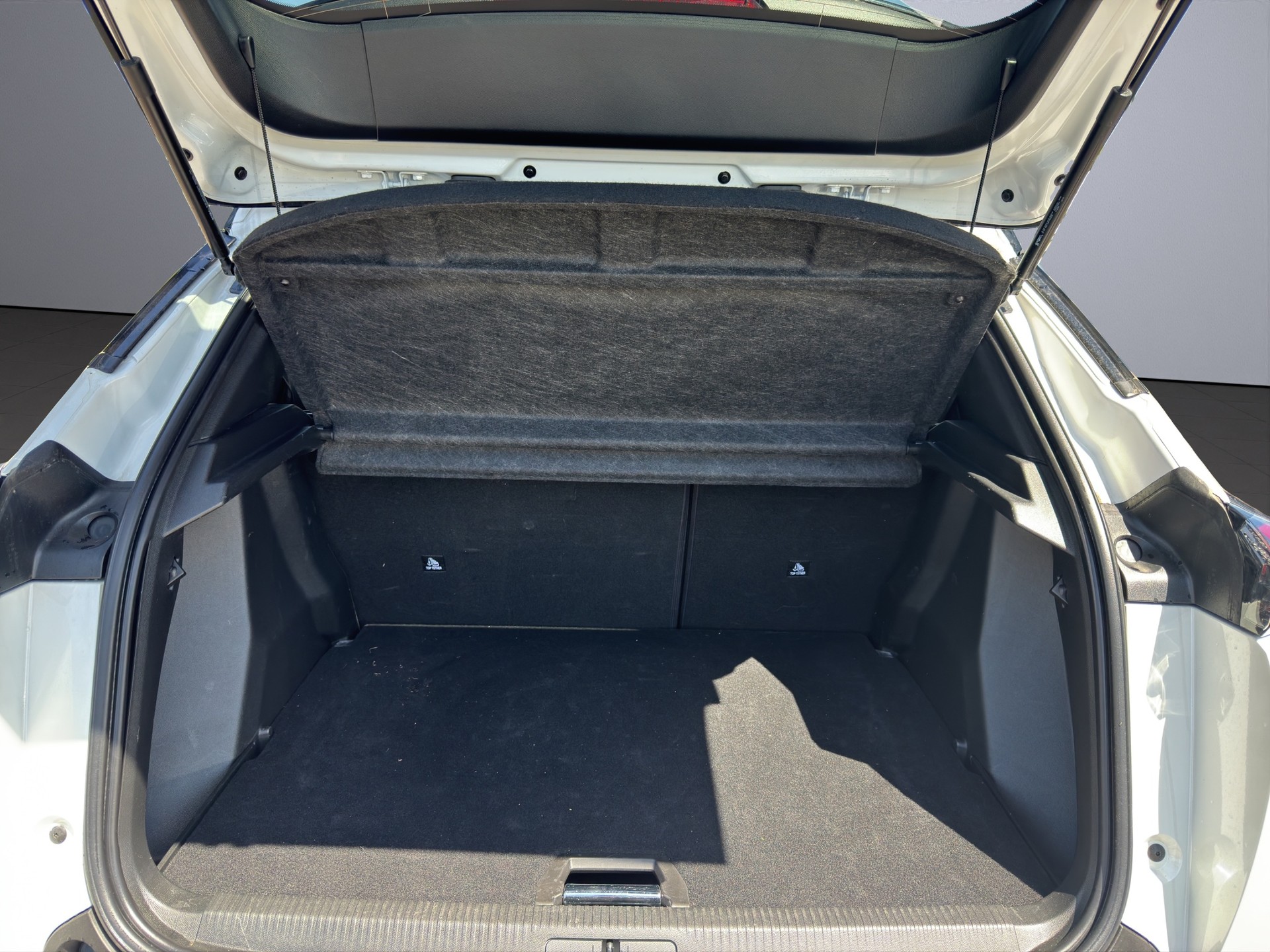 PEUGEOT 2008 1.5 BlueHDi GT EAT8-image-17