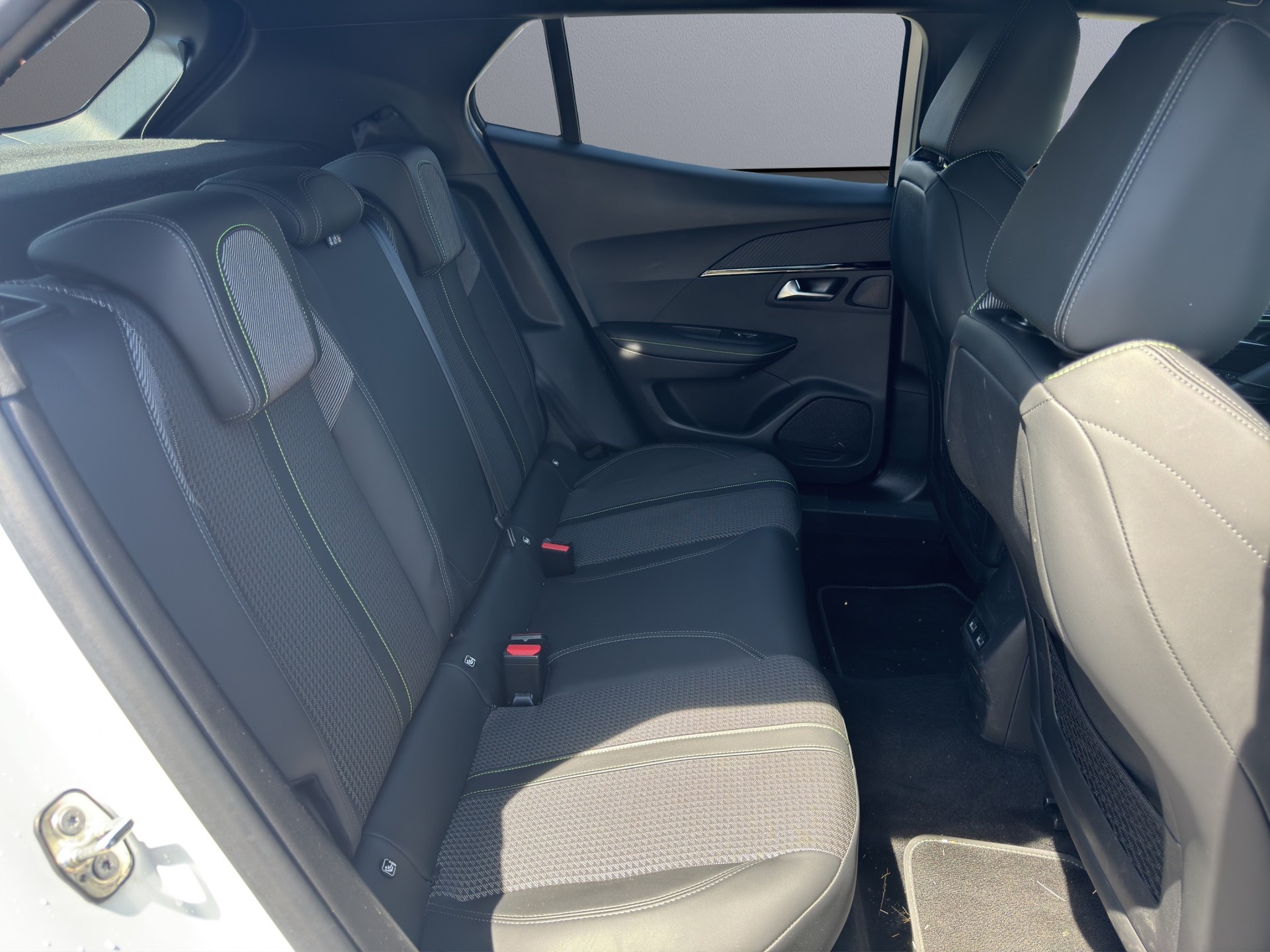 PEUGEOT 2008 1.5 BlueHDi GT EAT8-image-14