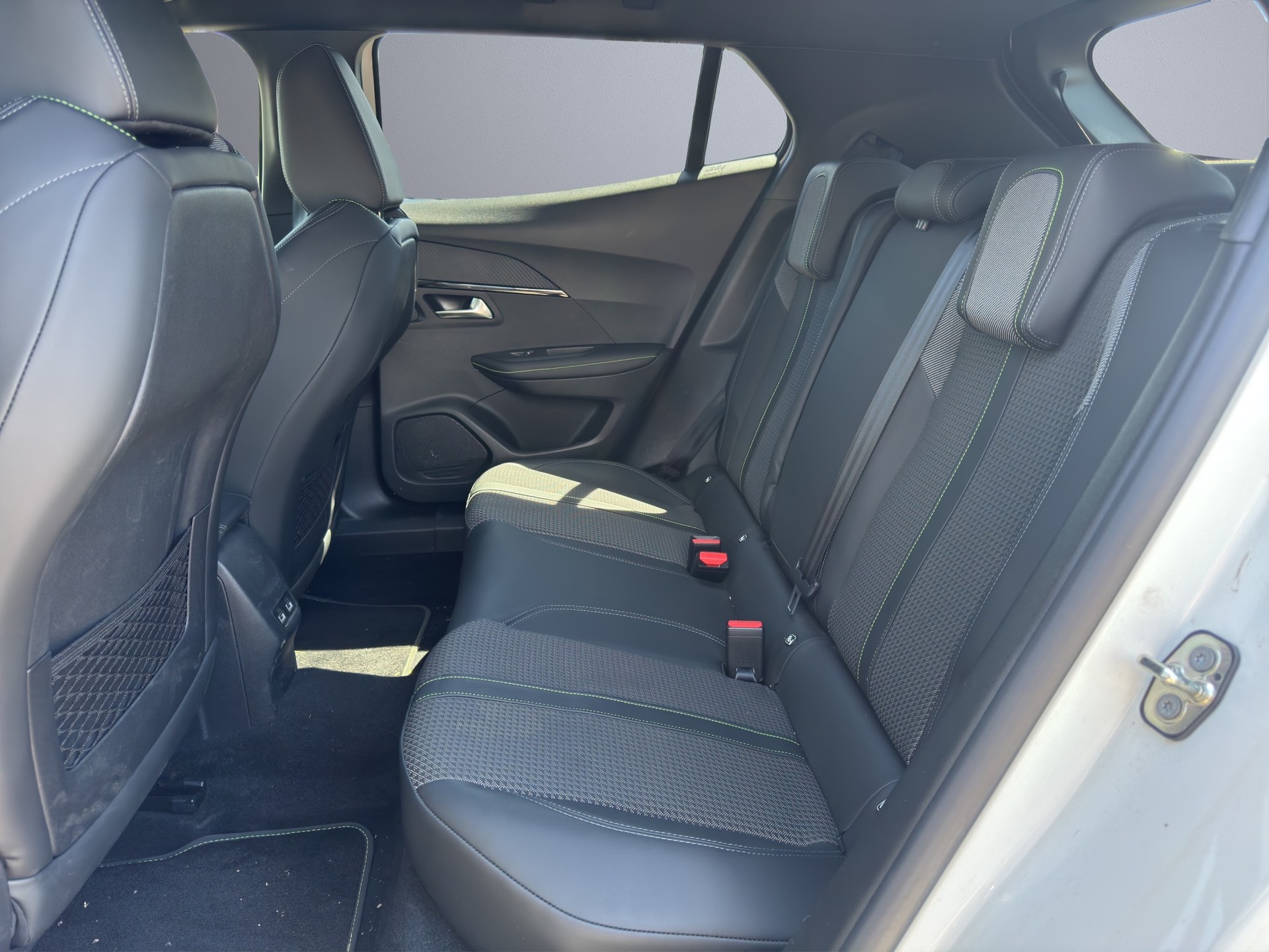PEUGEOT 2008 1.5 BlueHDi GT EAT8-image-13
