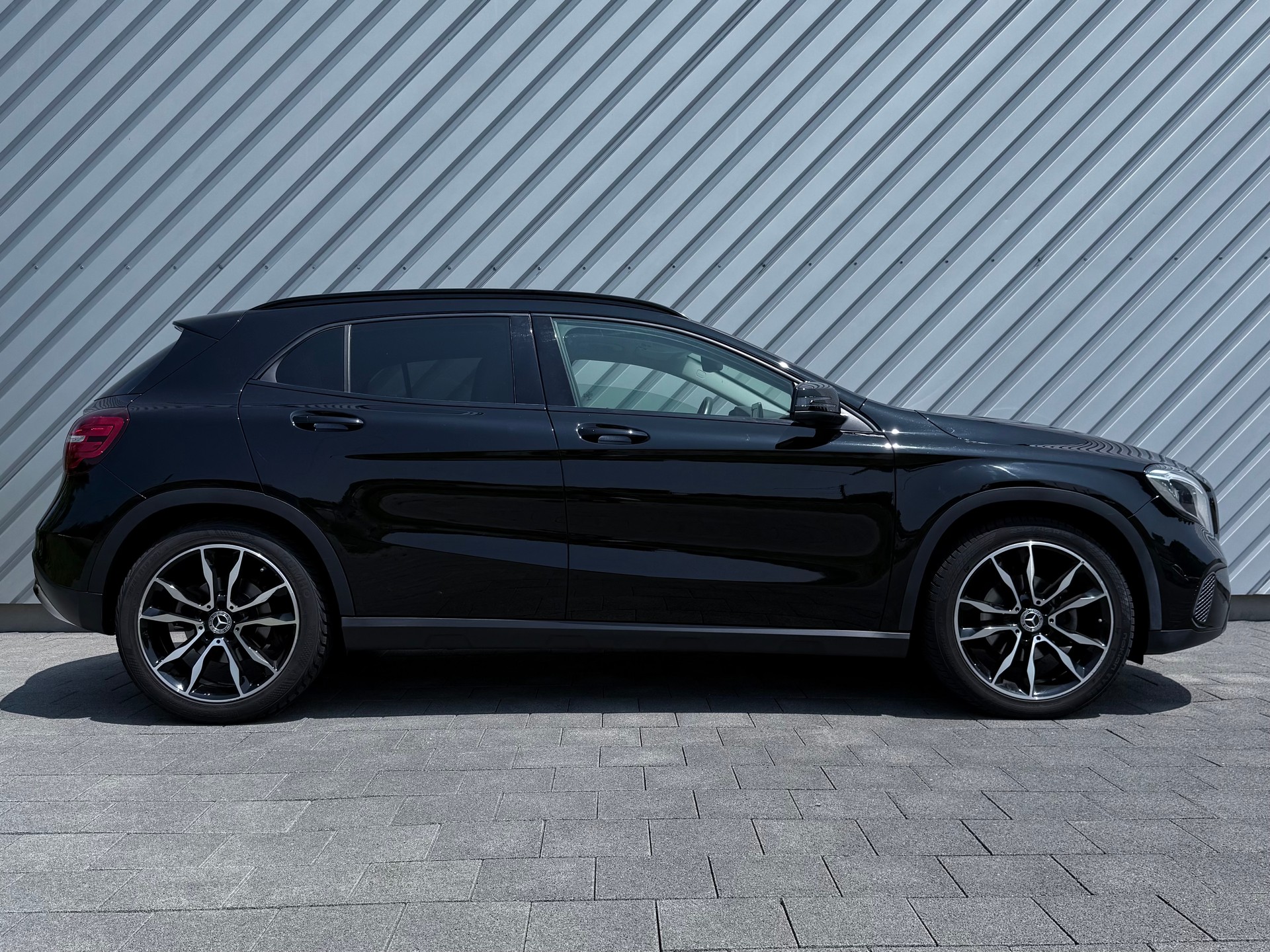 MERCEDES-BENZ GLA 200 Style-showroom-element-1