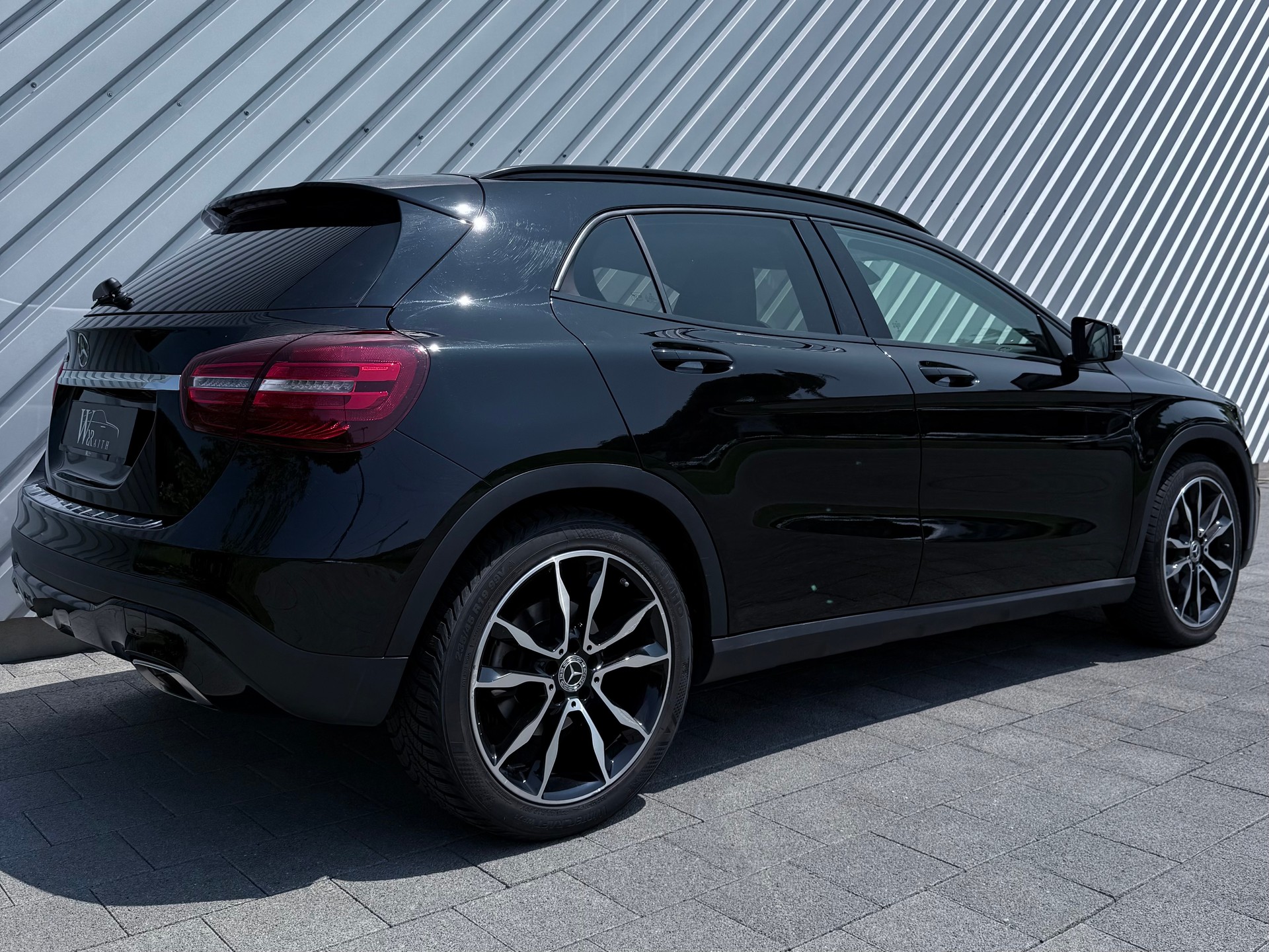 MERCEDES-BENZ GLA 200 Style-showroom-element-2