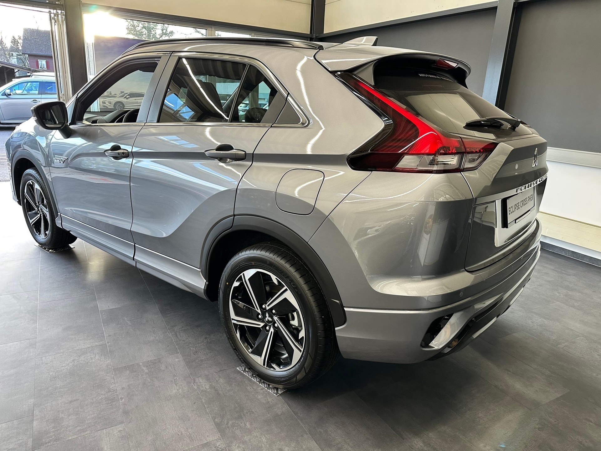 MITSUBISHI Eclipse Cross 2.4 PHEV Intense 4x4-showroom-element-1