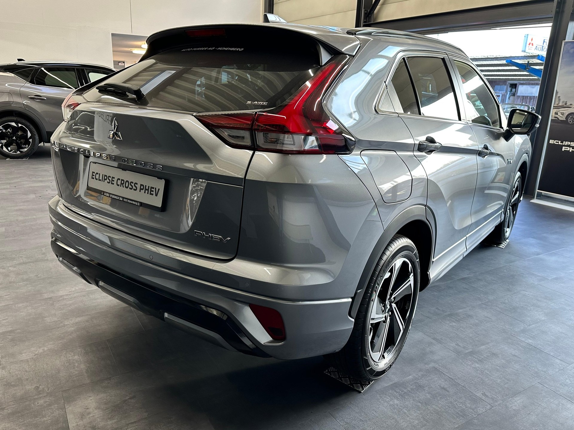 MITSUBISHI Eclipse Cross 2.4 PHEV Intense 4x4-showroom-element-3