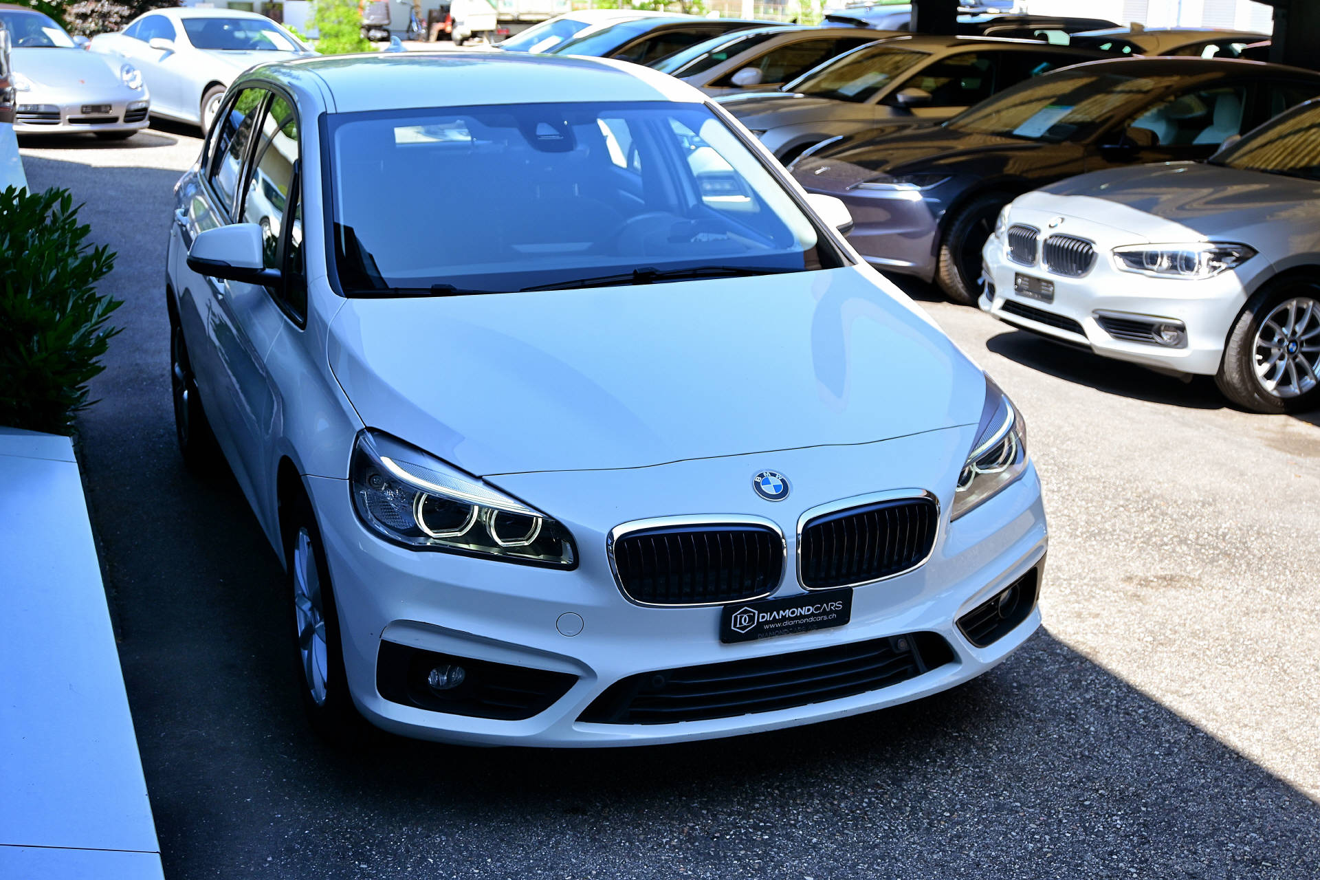 BMW 218d xDrive Active Tourer-showroom-element-2