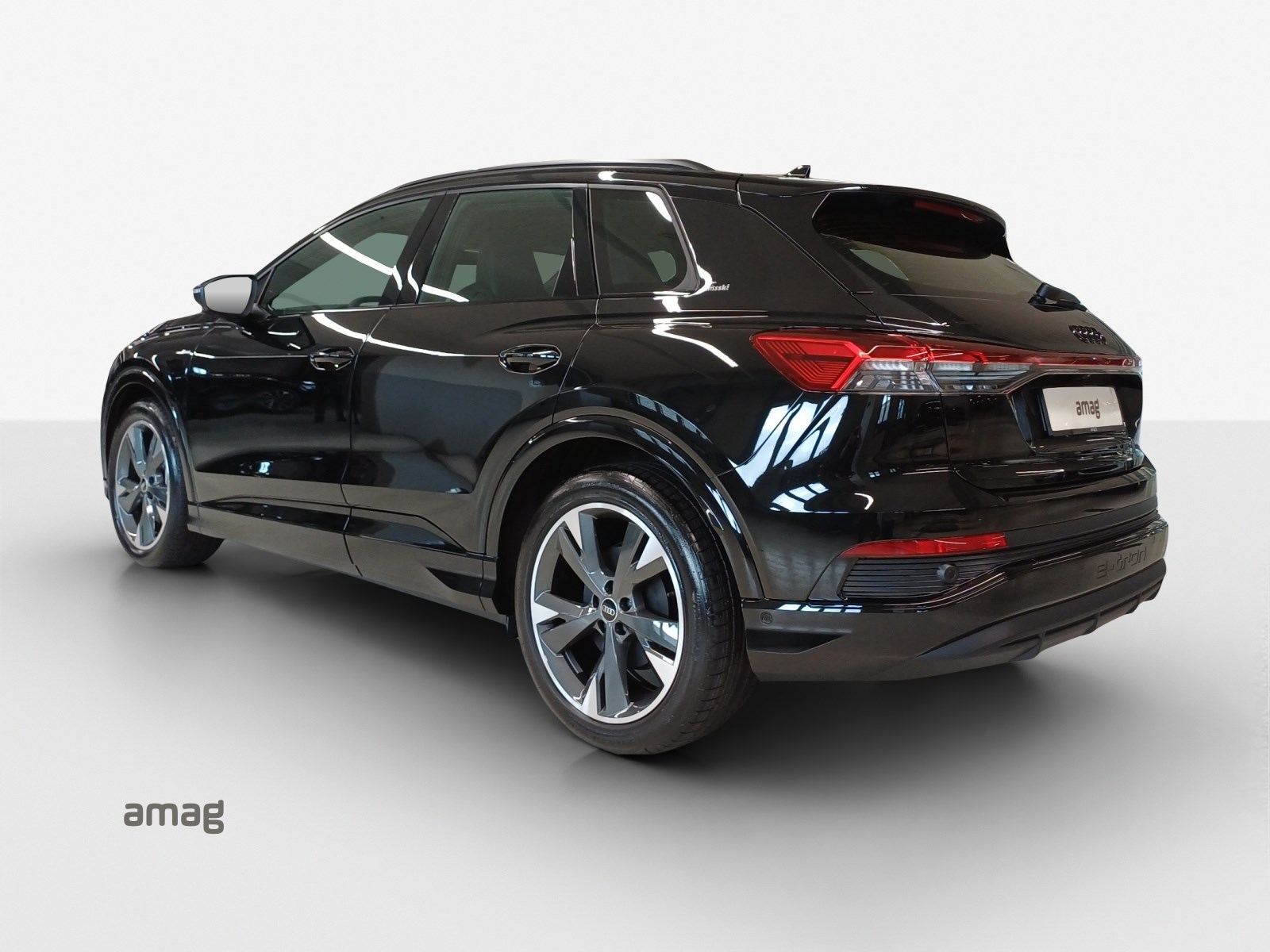 AUDI Q4 e-tron 45 quattro-showroom-element-2