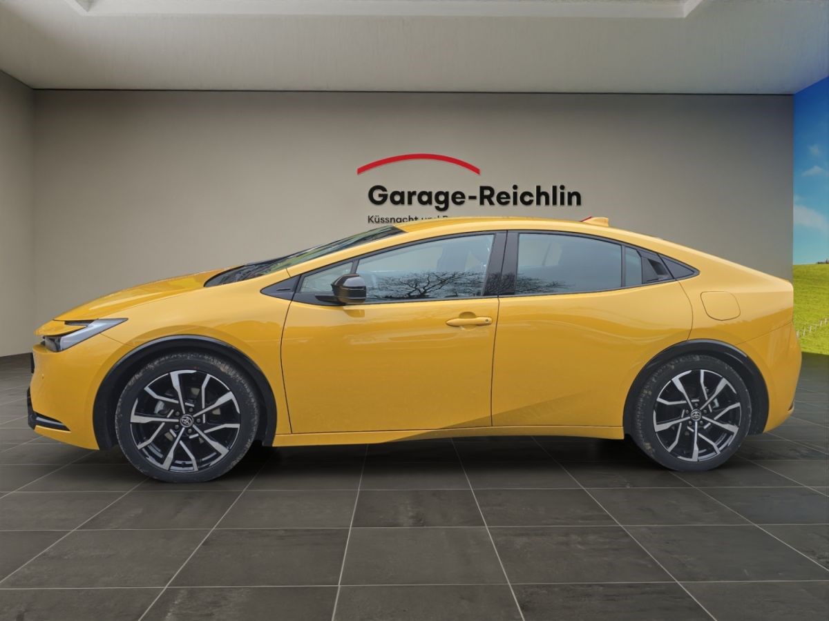 TOYOTA Prius 2.0 Plug-In-Hybrid Style-showroom-element-1