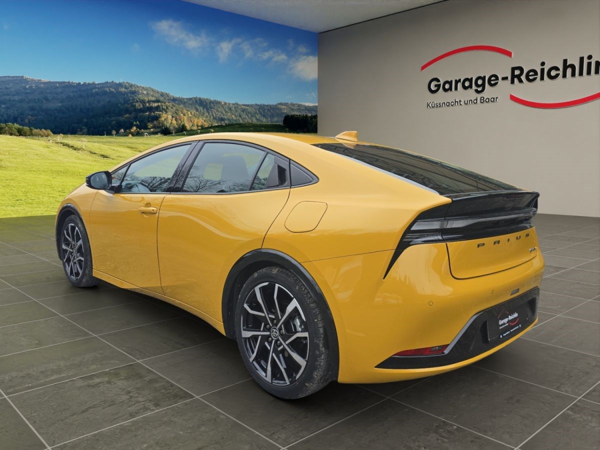 TOYOTA Prius 2.0 Plug-In-Hybrid Style-showroom-element-2
