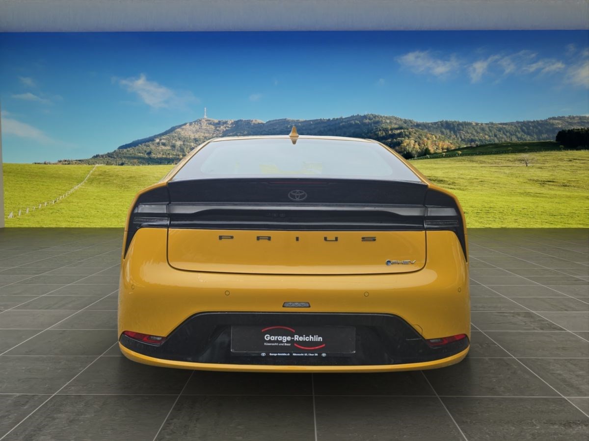 TOYOTA Prius 2.0 Plug-In-Hybrid Style-showroom-element-3