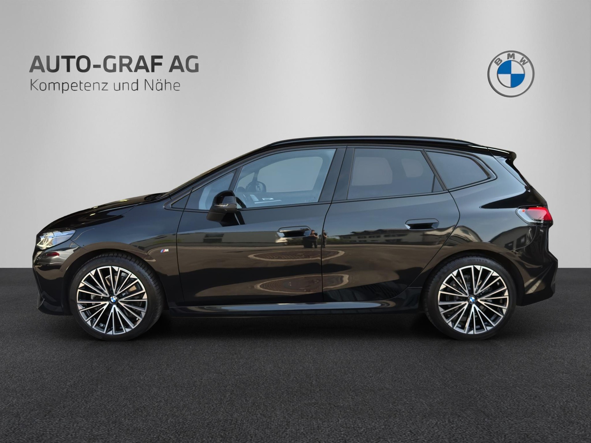 BMW 223 Active Tourer M Sport-showroom-element-1