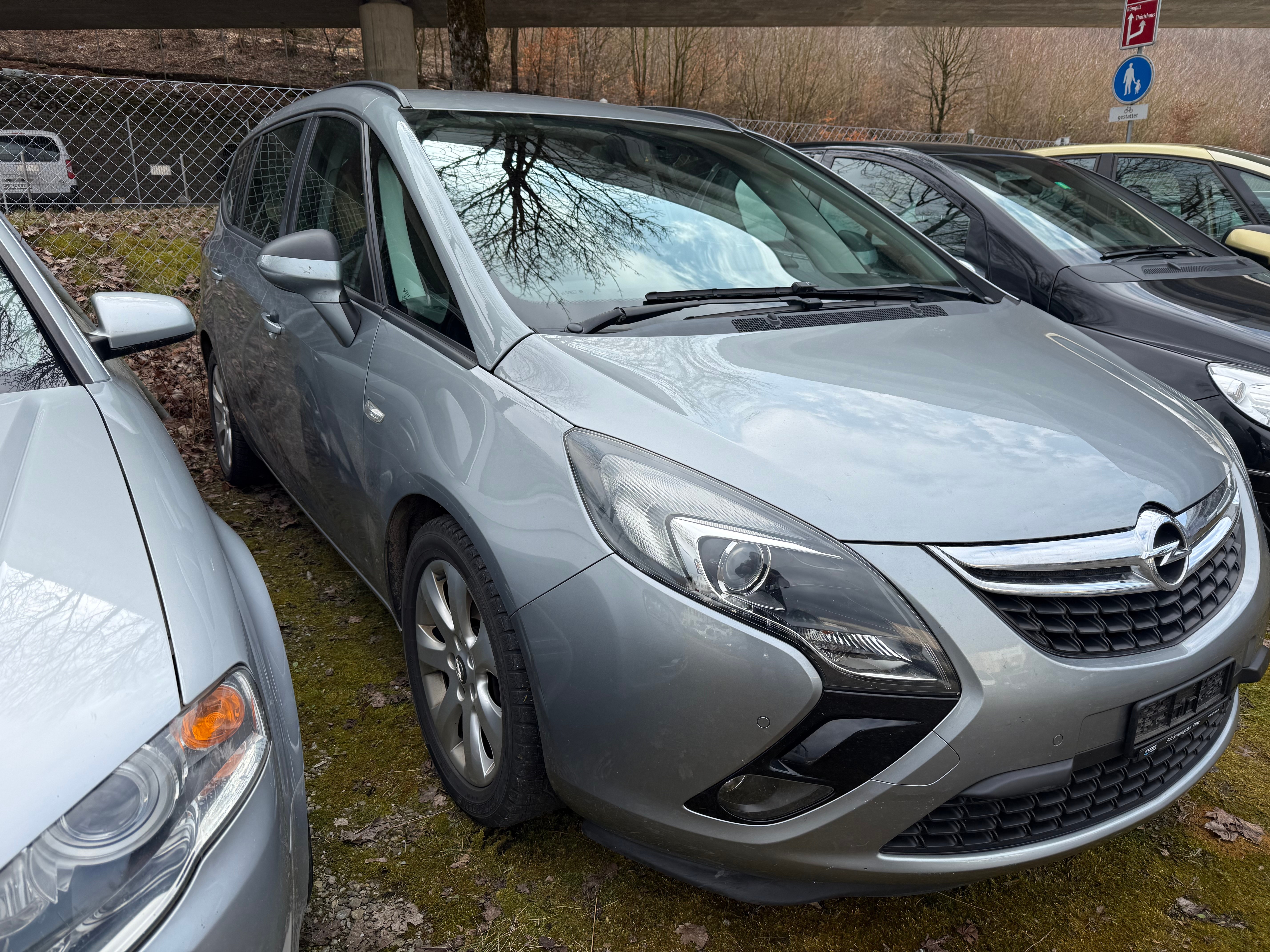 OPEL Zafira Tourer 1.4i 16V Cosmo (Kompaktvan / Minivan) Opel OPEL Zafira Tourer 1.4i 16V Cosmo (Kompaktvan / Minivan)