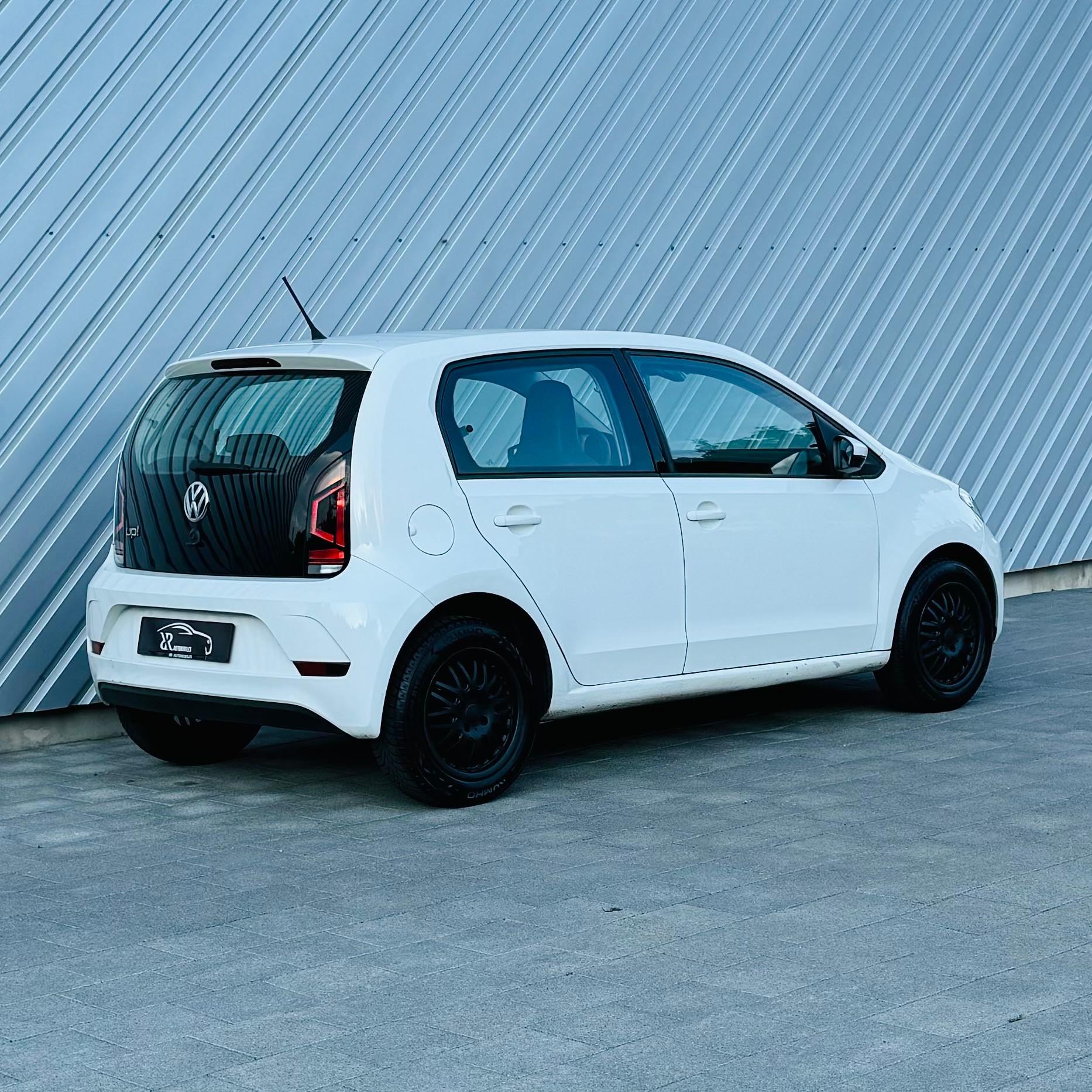 VW Up 1.0 MPI take up-showroom-element-1