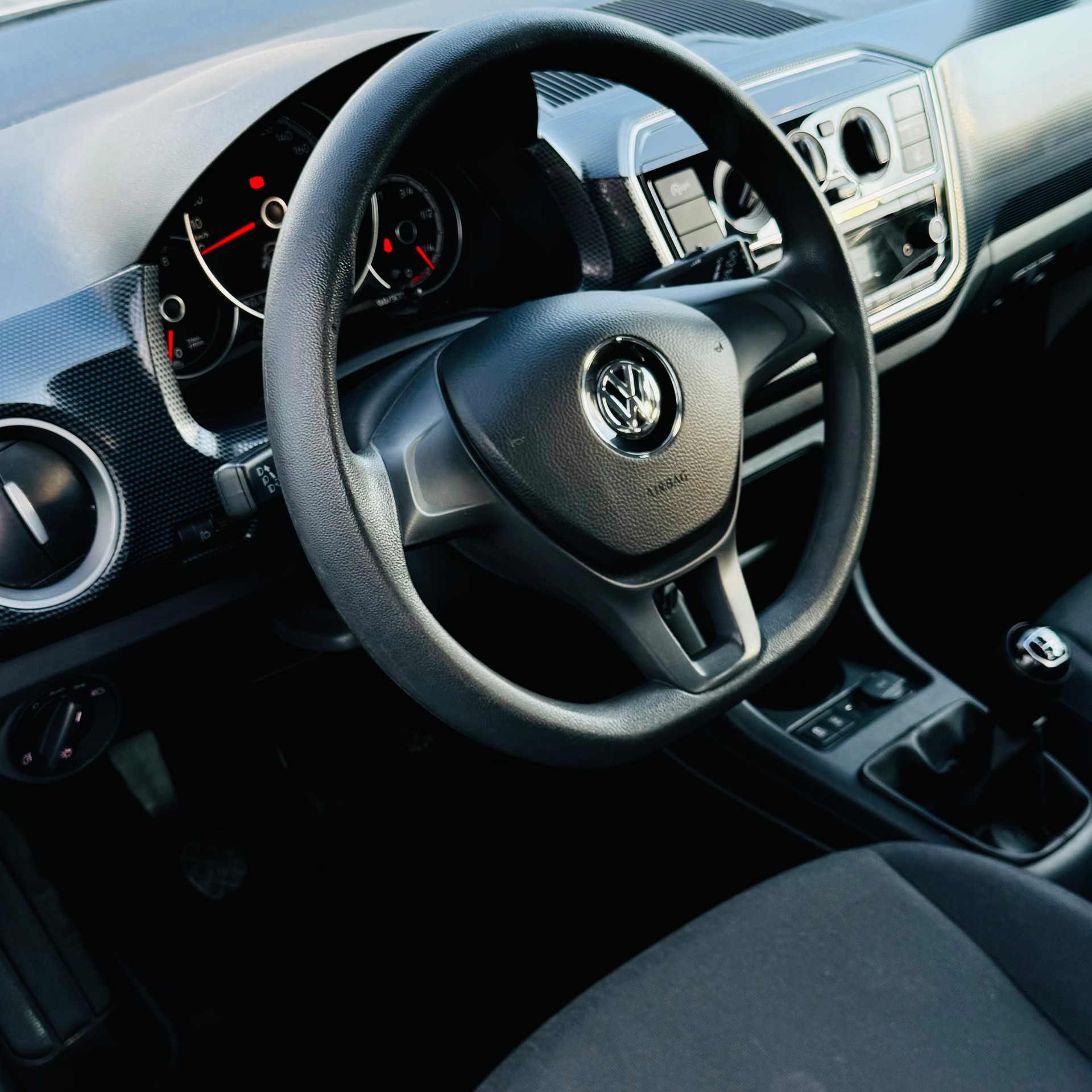 VW Up 1.0 MPI take up-showroom-element-3