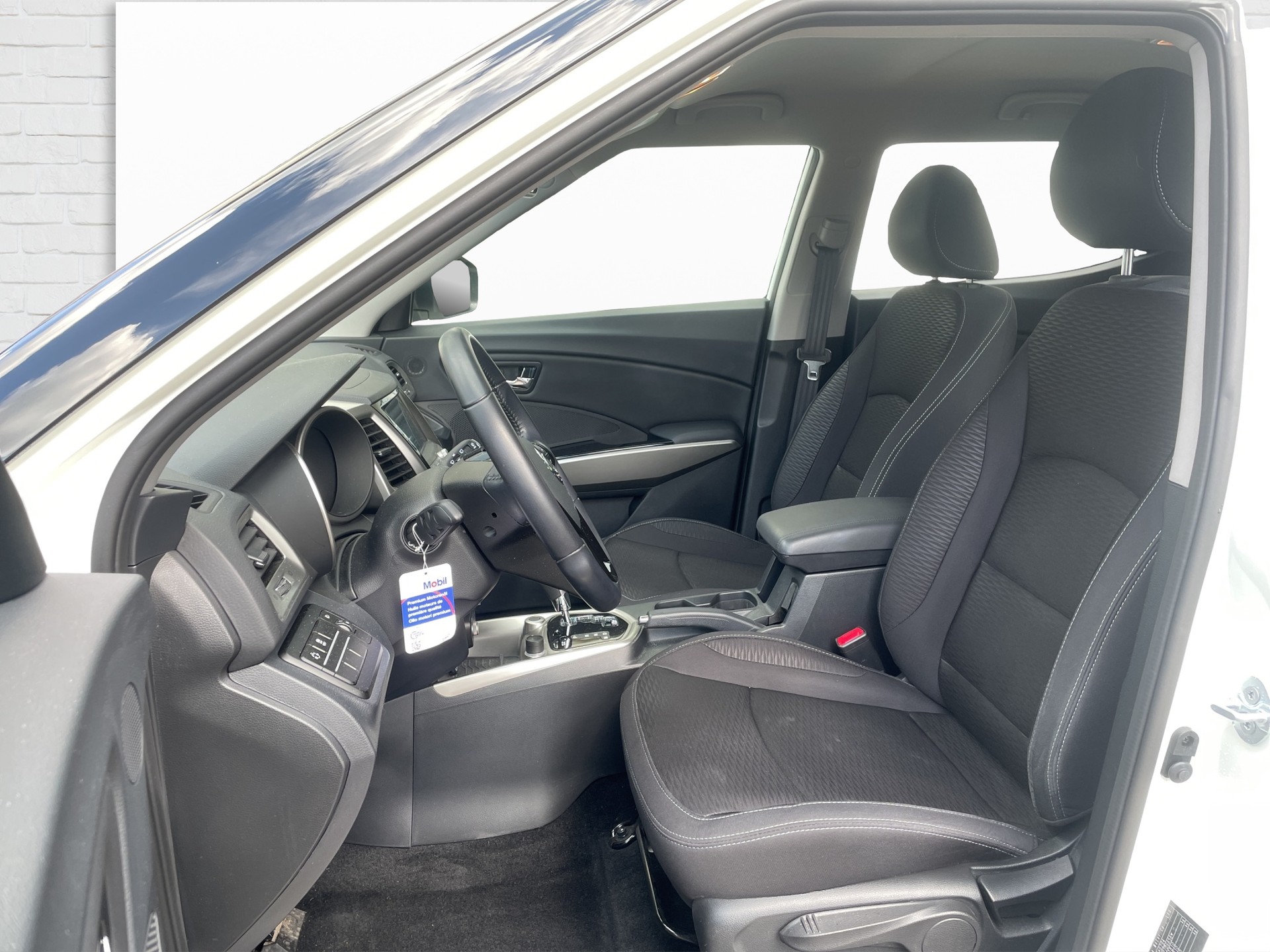 KGM-SsangYong Tivoli 1.6 e-XGi Quartz 2WD Automatic-showroom-element-3