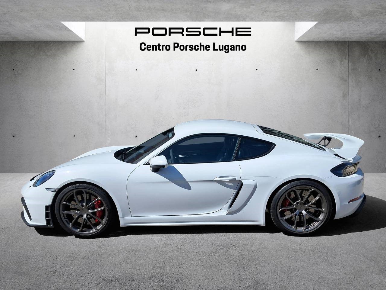PORSCHE 718 Cayman GT4-showroom-element-1