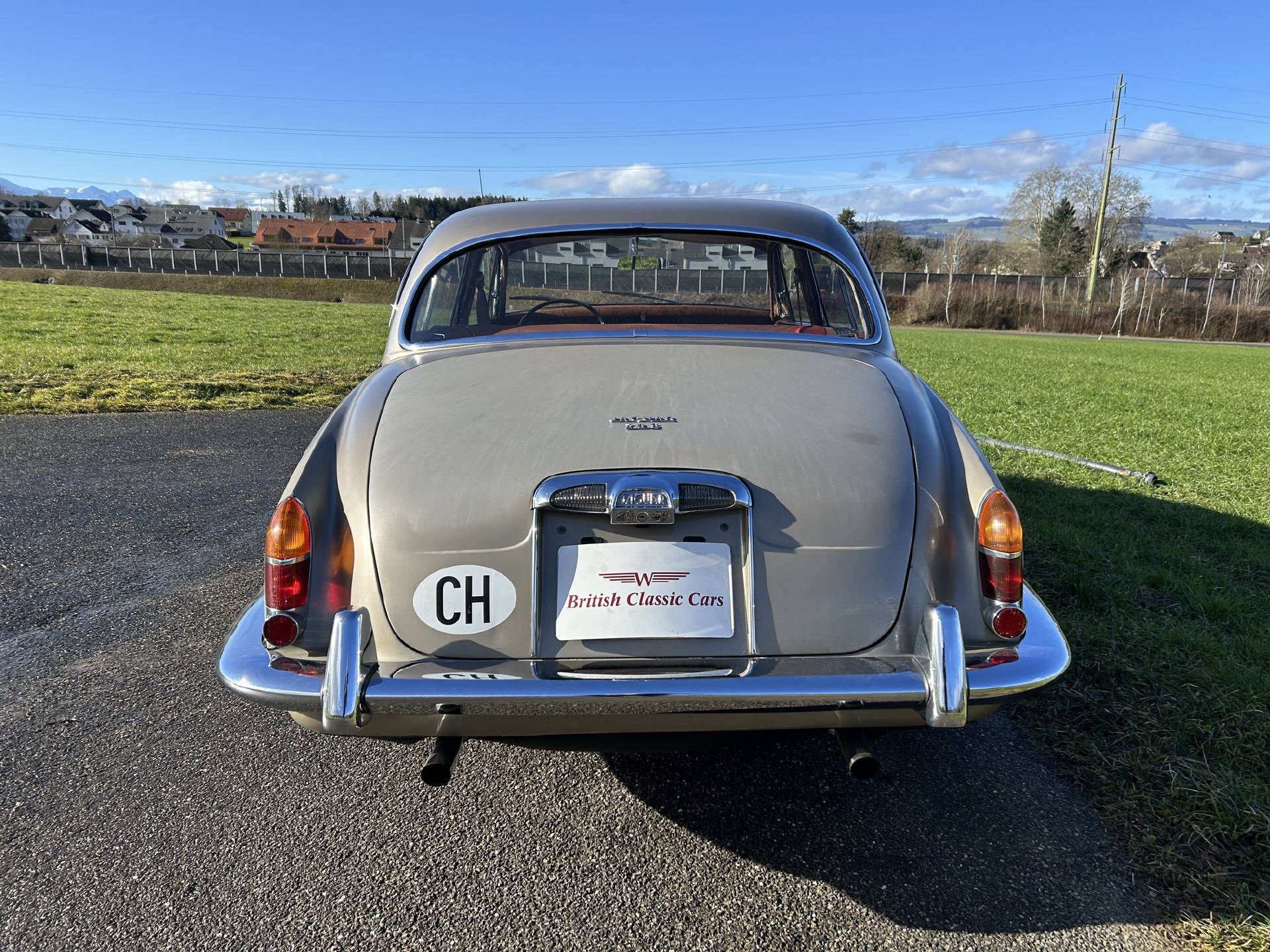 JAGUAR S-TYPE-showroom-element-3