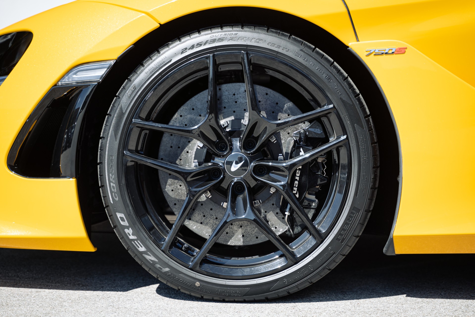 McLAREN 750S Performance-image-3