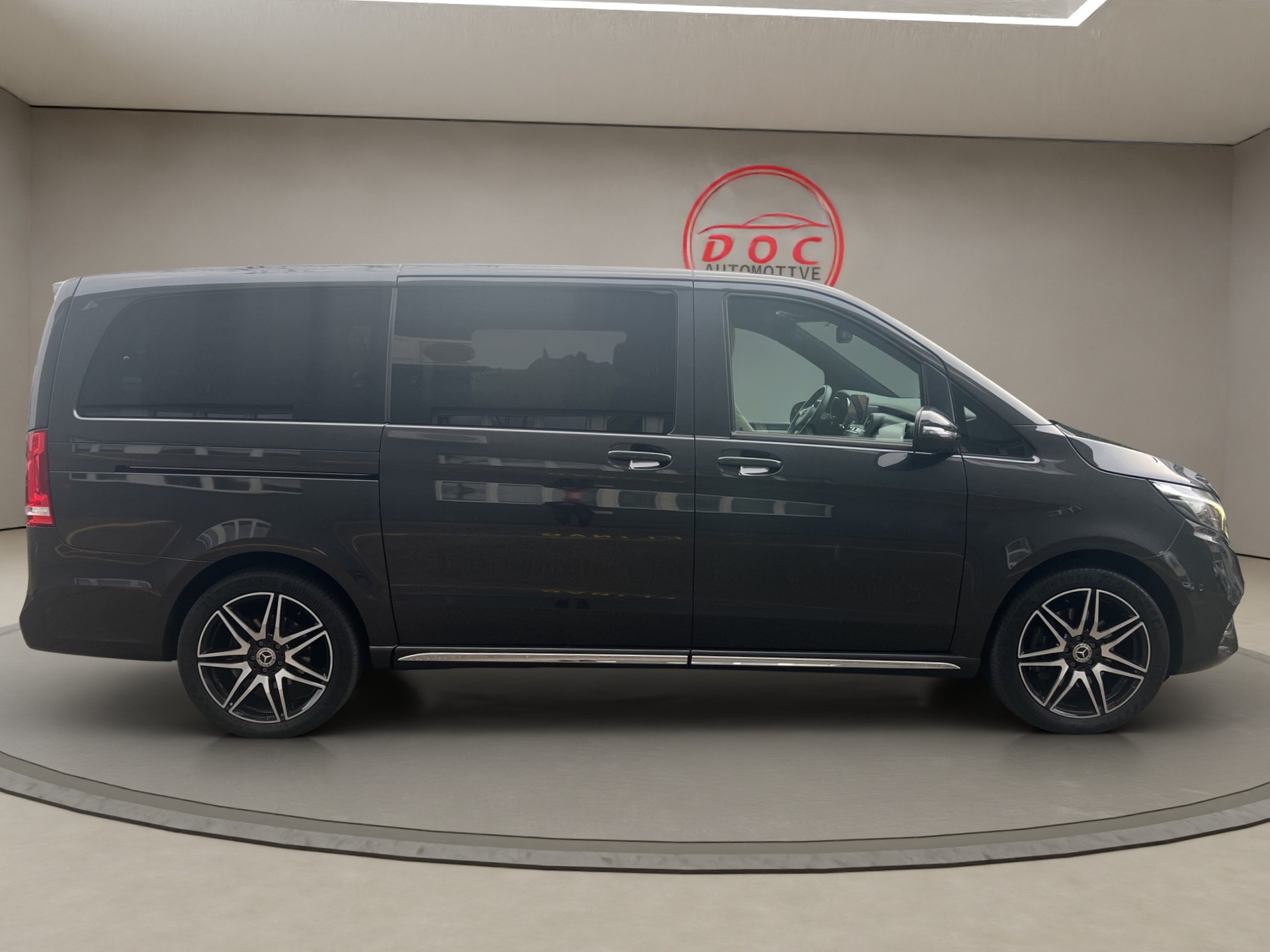 MERCEDES-BENZ V 300 d lang AMG -Line Avantg. 4Matic 9G-Tronic / Leder / Pano / Kameras  / uvm.-showroom-element-3