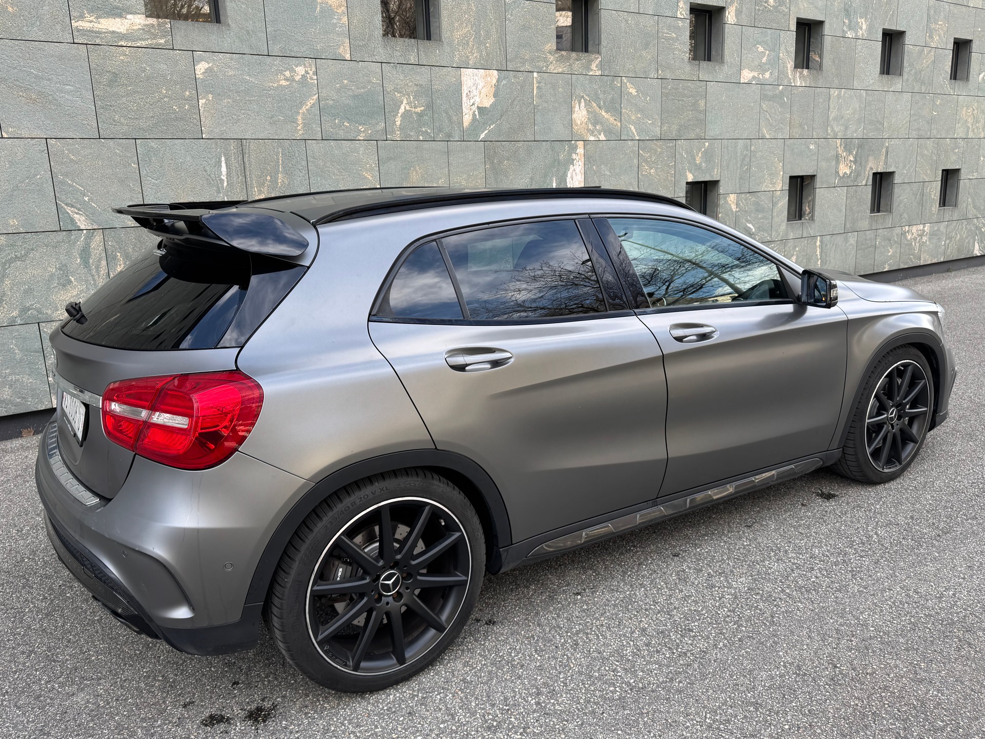 MERCEDES-BENZ GLA 45 AMG 4Matic 7G-DCT-image-2