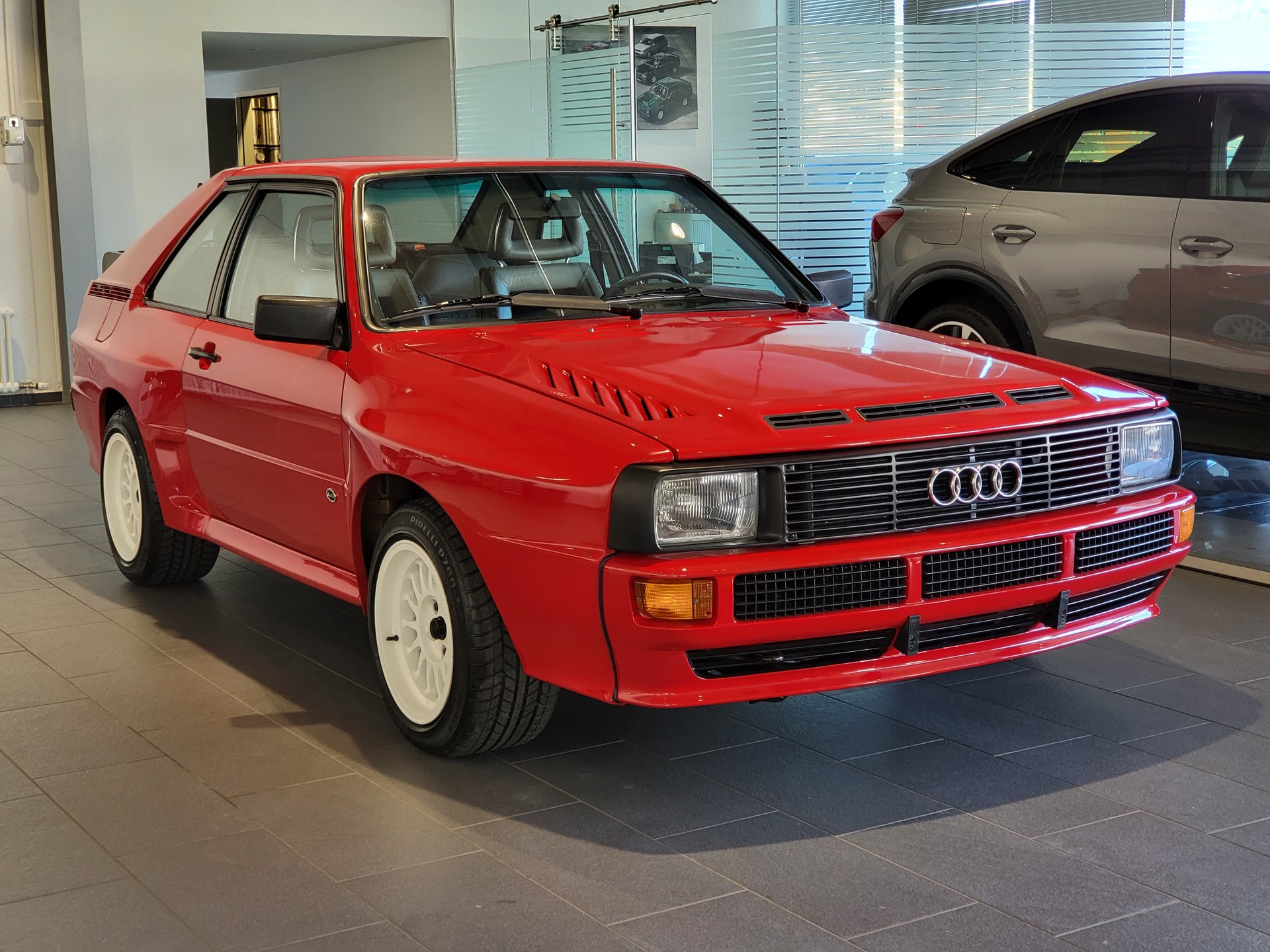 AUDI Sport quattro-showroom-element-2