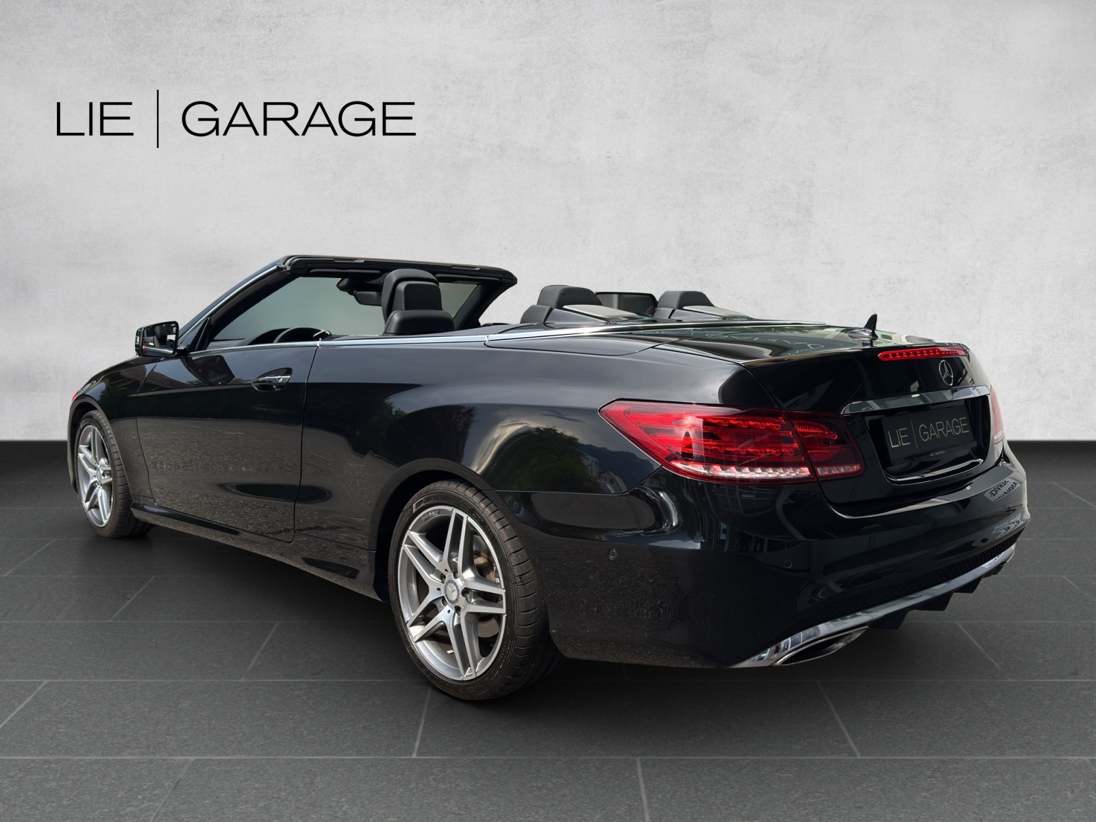 MERCEDES-BENZ E 500 7G-Tronic-showroom-element-1