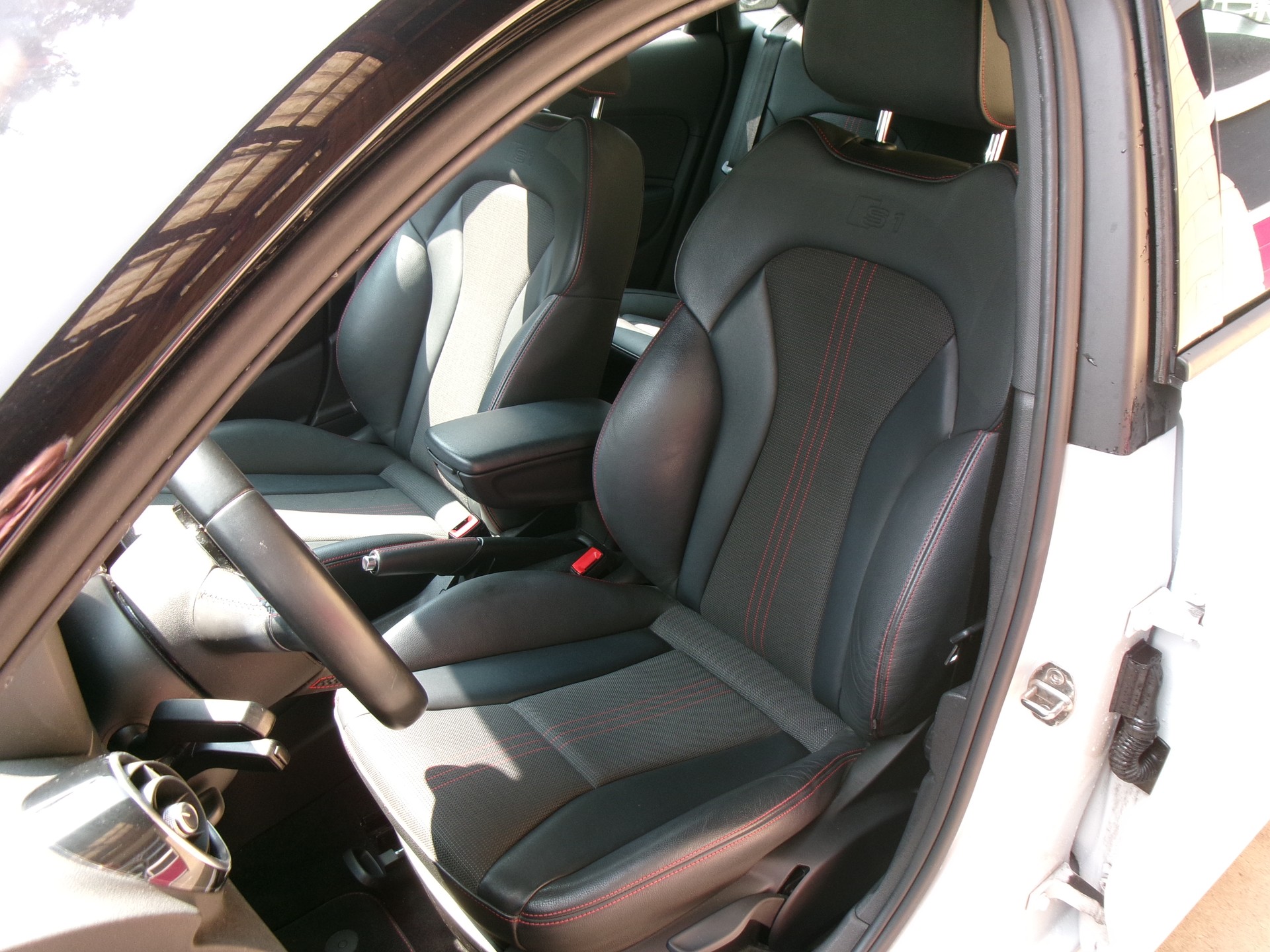 AUDI S1 Sportback 2.0 TFSI Sport quattro-showroom-element-3