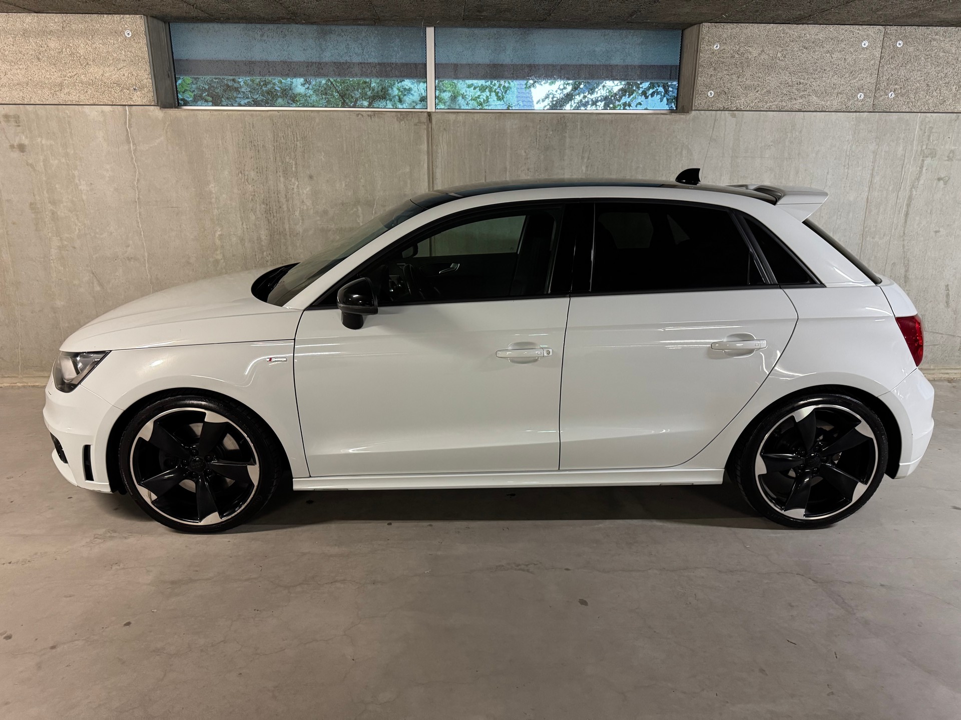 AUDI SportBack 185 Ps RS1-Line RECARO-showroom-element-1