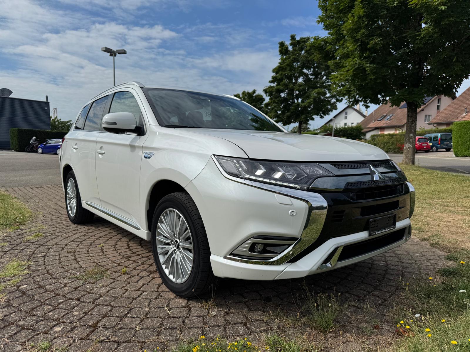 MITSUBISHI Outlander 2.4 PHEV Diamond S-Edition 4WD Automatic-showroom-element-1