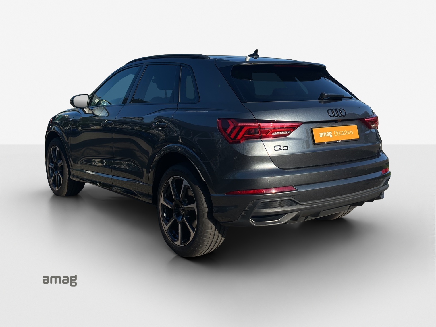 AUDI Q3 35 TFSI S line Attraction S-tronic-showroom-element-2