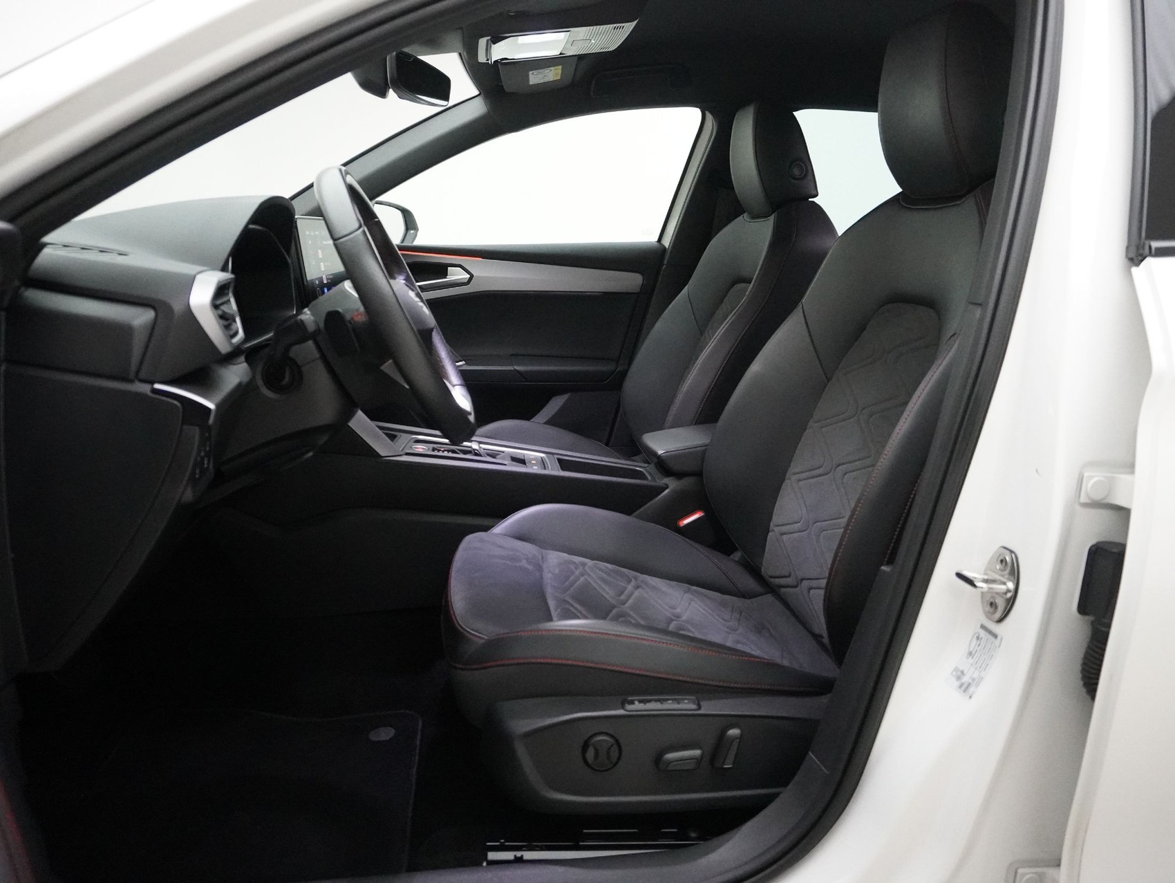 SEAT LEON ST 2.0 TDI DSG FR-image-8