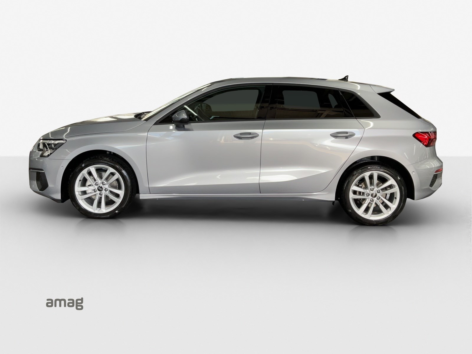 AUDI A3 Sportback 35 TFSI Attraction-showroom-element-1