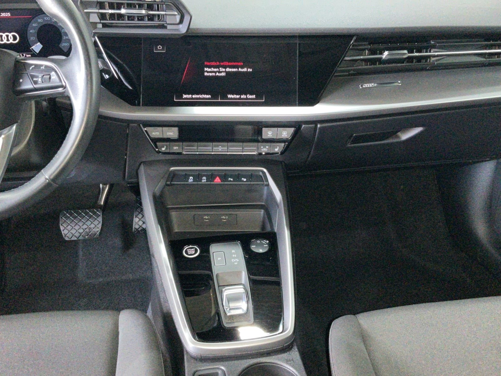AUDI A3 Sportback 35 TFSI Attraction-image-10