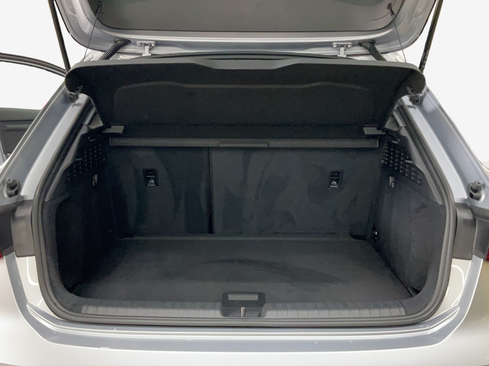 AUDI A3 Sportback 35 TFSI Attraction-image-12