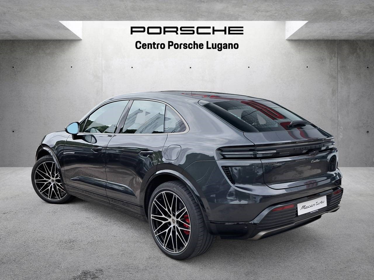 PORSCHE MACAN Turbo-showroom-element-2