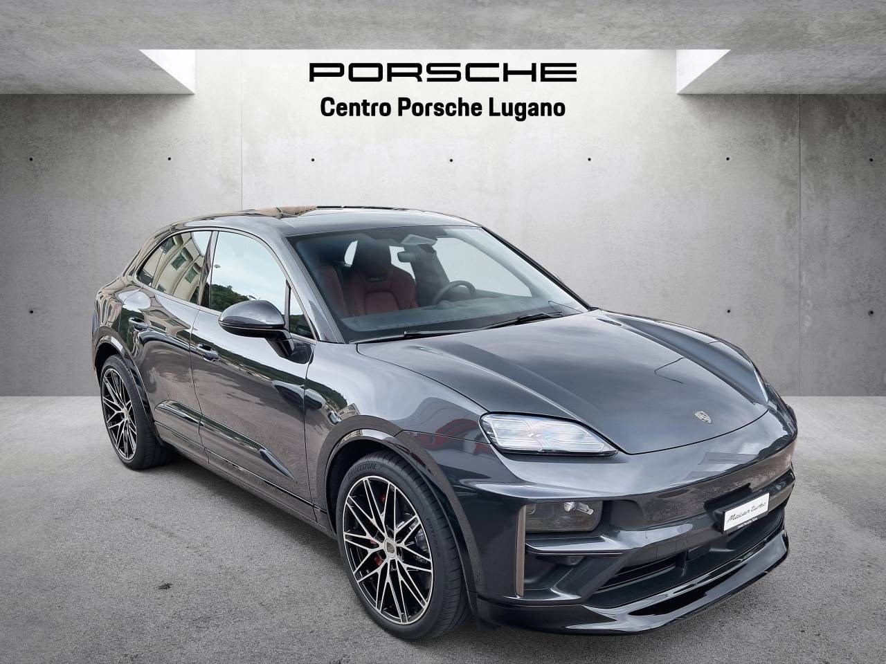 PORSCHE MACAN Turbo-showroom-element-3