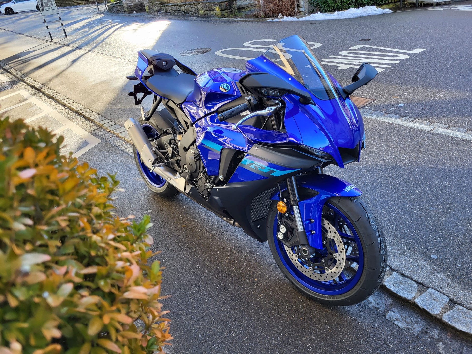 Chevron down small icon