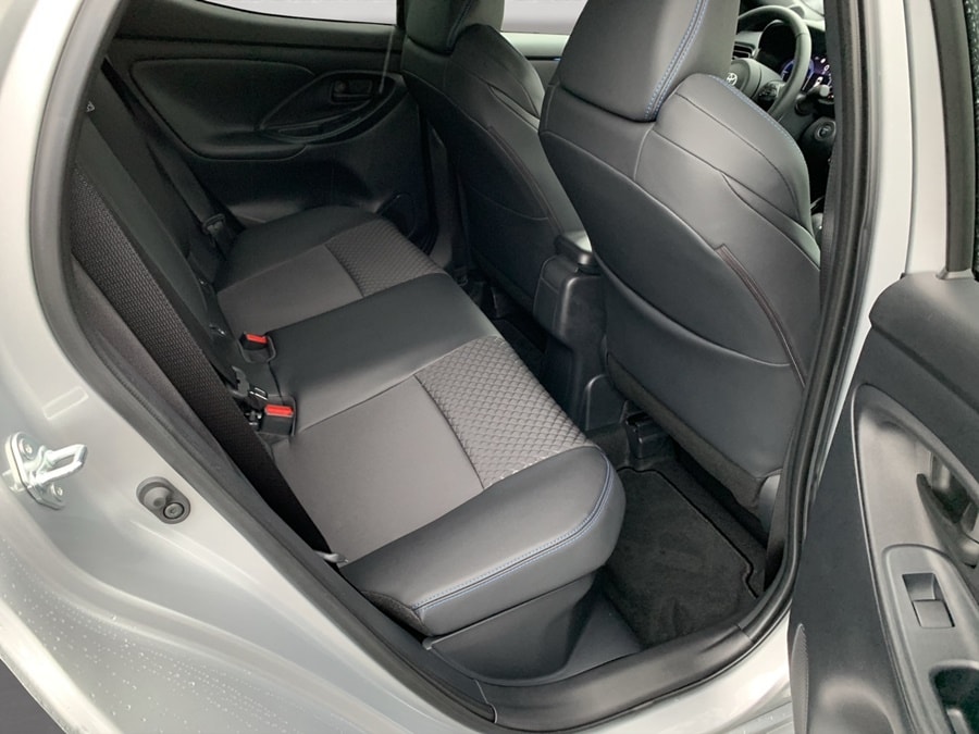 TOYOTA Yaris 1.5 Premium e-CVT-image-9