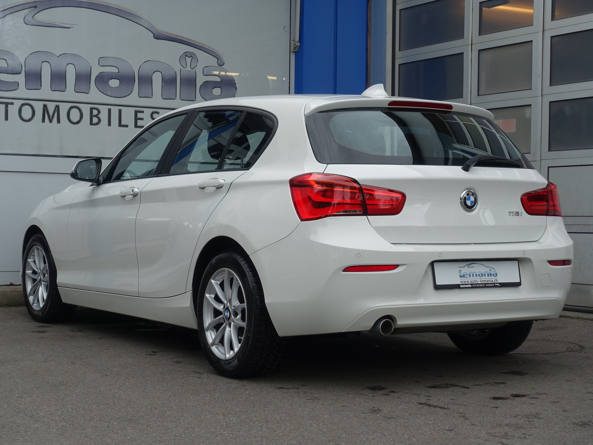 BMW 118i Edition Sport Line Steptronic-showroom-element-3