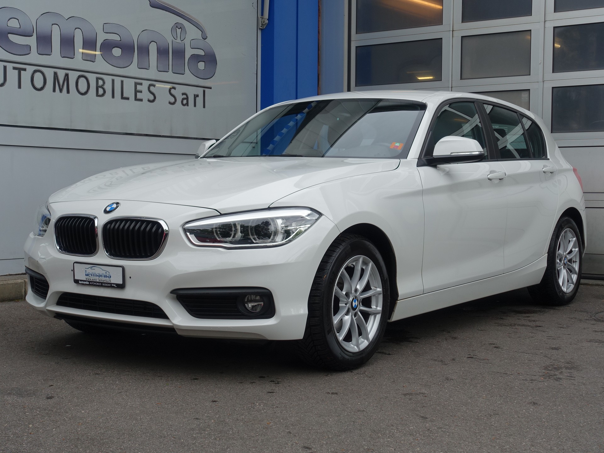 BMW 118i Edition Sport Line Steptronic-showroom-element-1